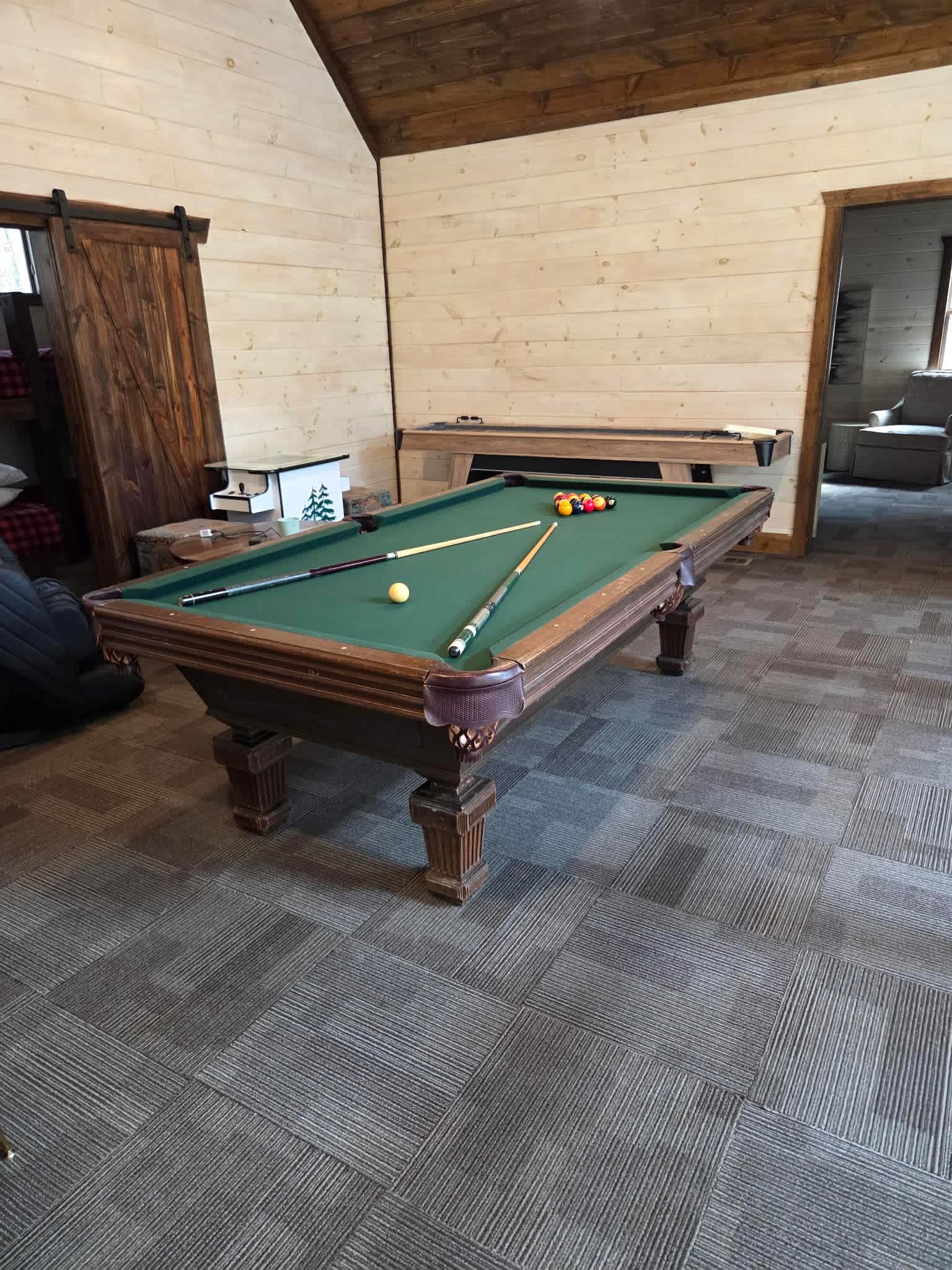 New!6BR Hot Tub-Firepit-Arcade-Playset! Sleeps 22!