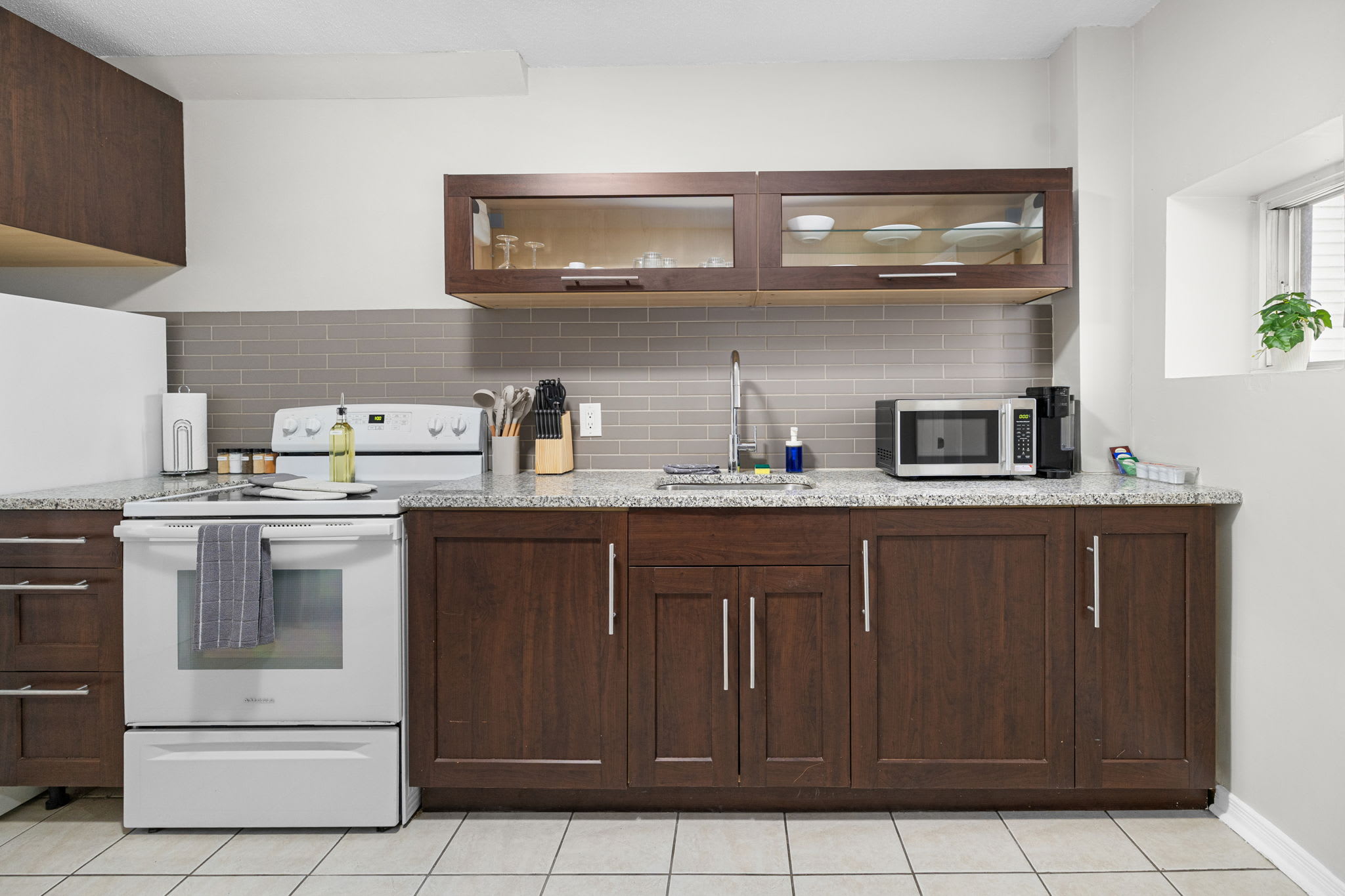 Chic ByWard Market Studio Prime Location | Photo 3