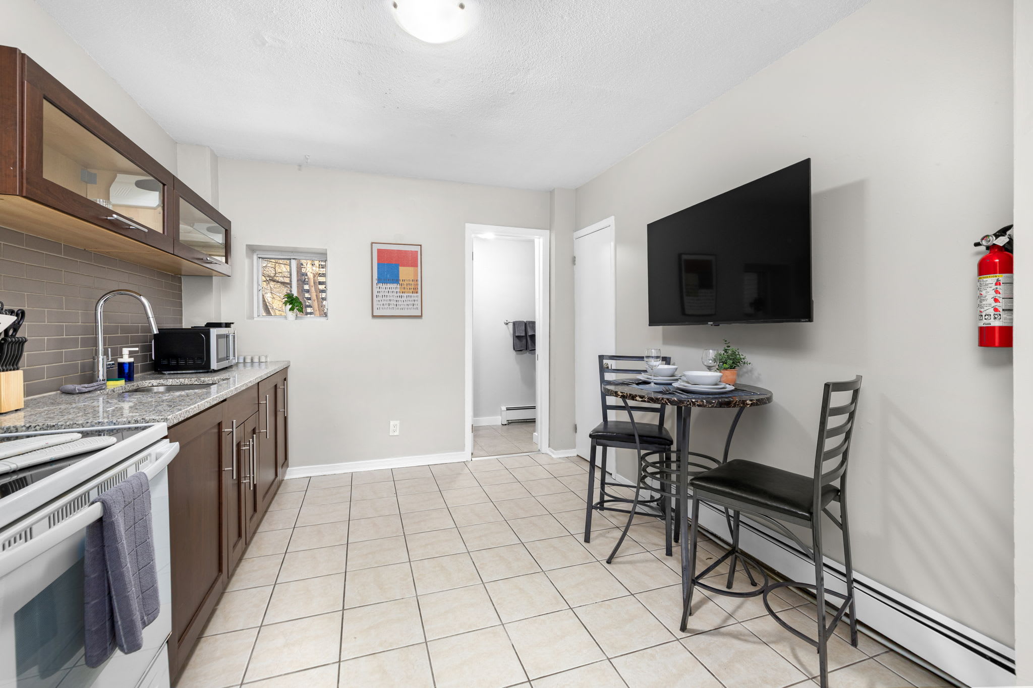 Chic ByWard Market Studio Prime Location | Photo 2