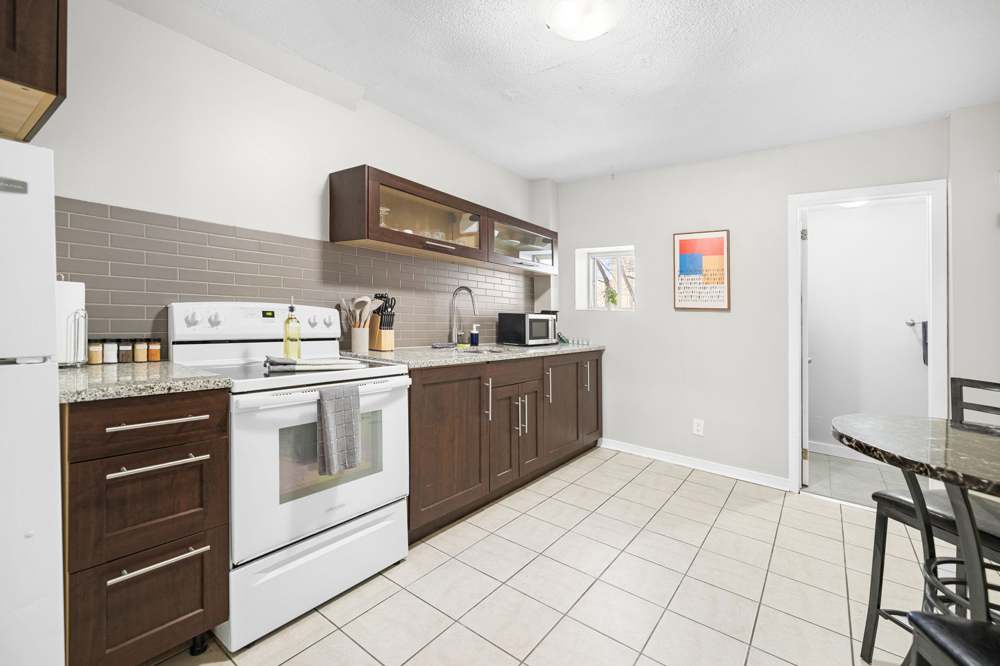 Chic ByWard Market Studio Prime Location | Photo 5