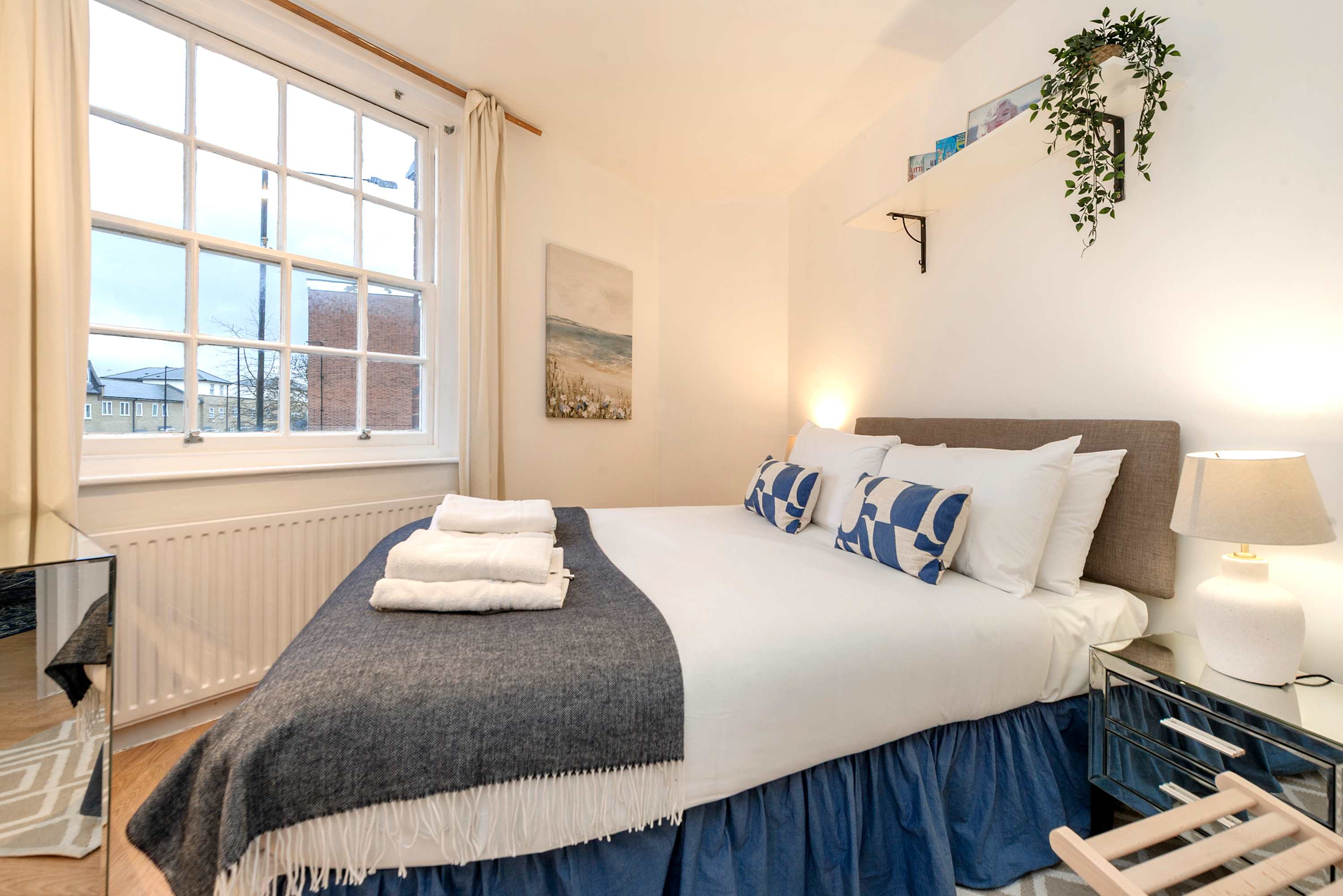 Stylish 2 bed - Tower Hamlets in 24 Cressy House, Hannibal Road E1 3JD - Property image 2 - VivreStays