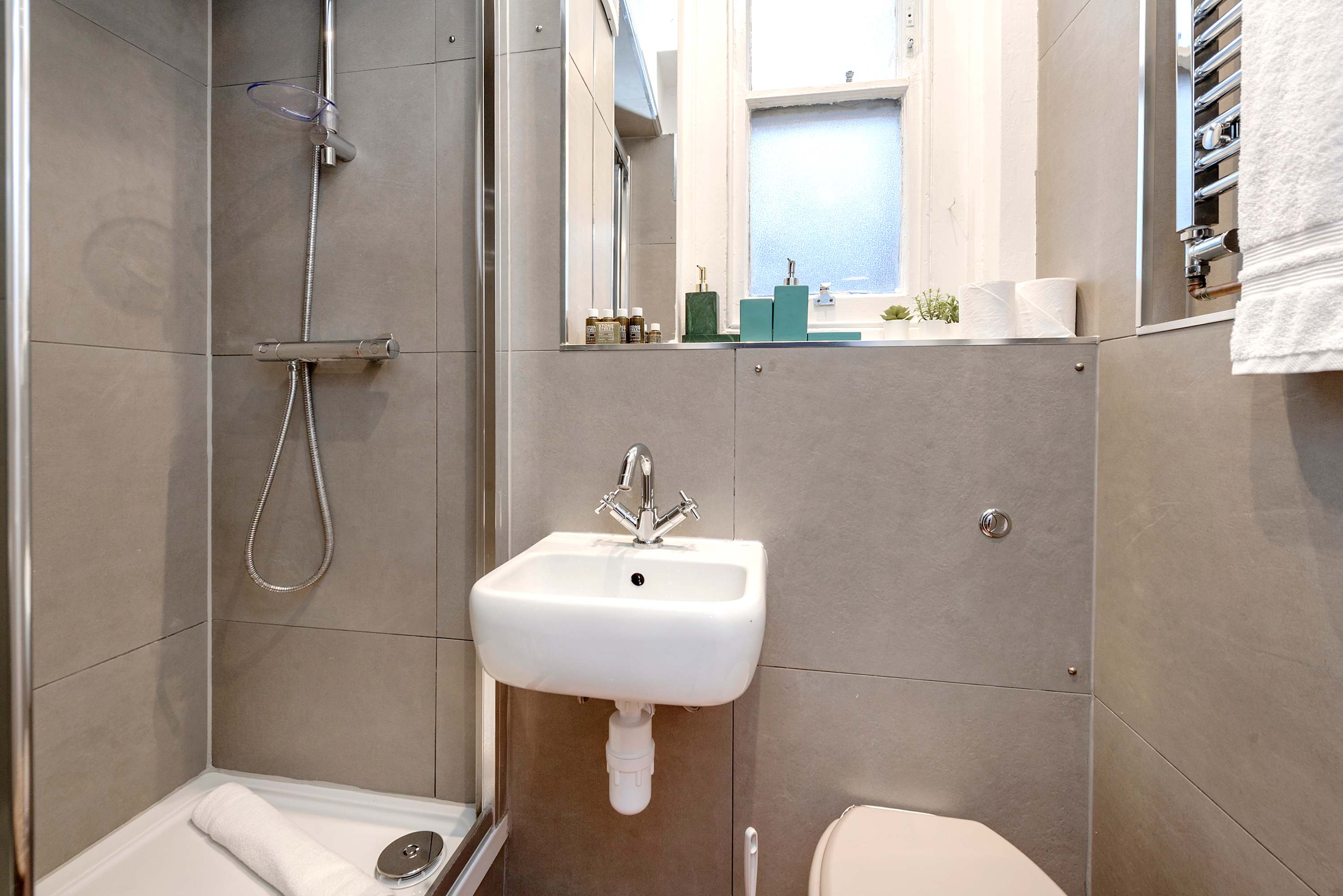 Stylish 2 bed - Tower Hamlets in 24 Cressy House, Hannibal Road E1 3JD - Property image 14 - VivreStays
