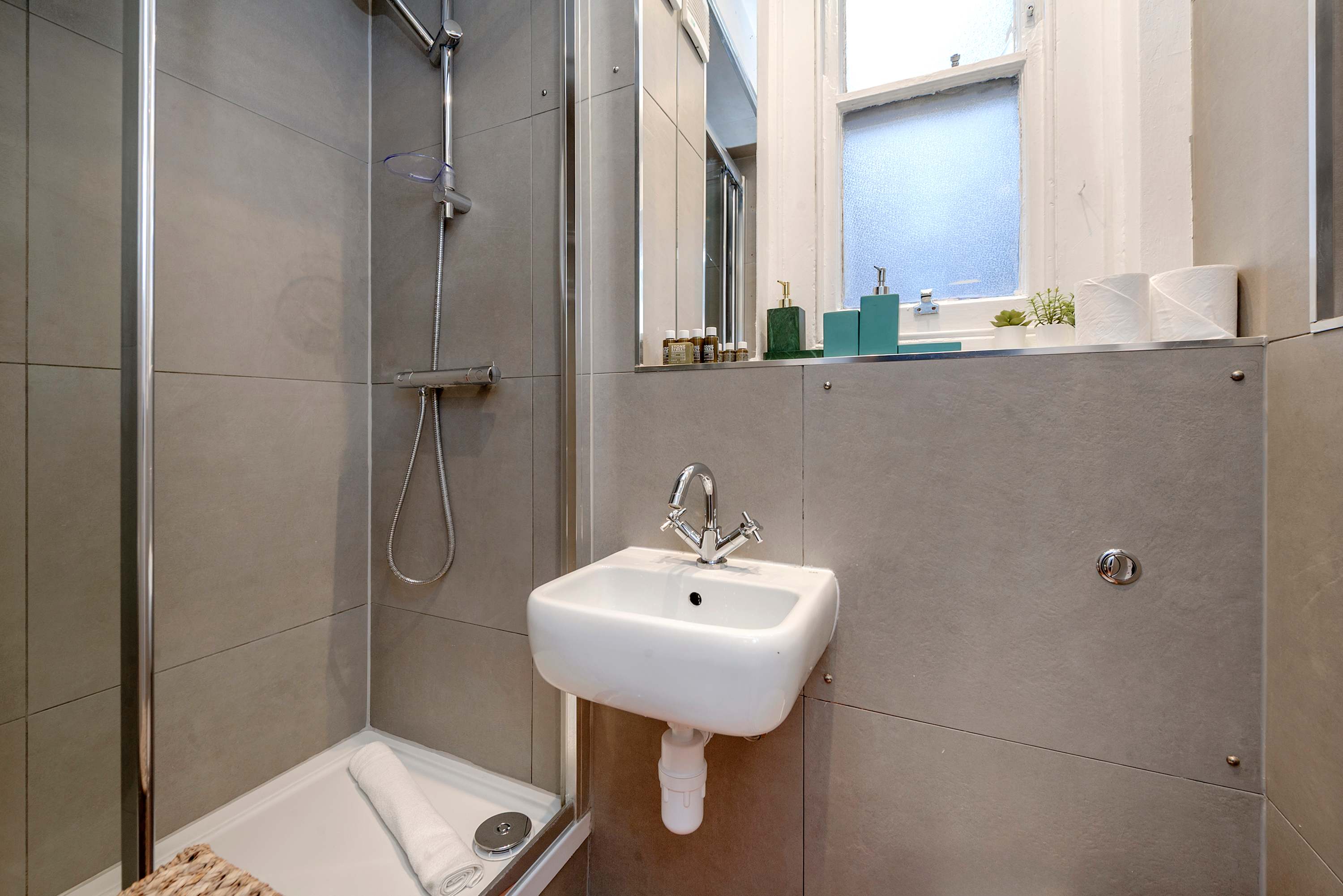 Stylish 2 bed - Tower Hamlets in 24 Cressy House, Hannibal Road E1 3JD - Property image 13 - VivreStays