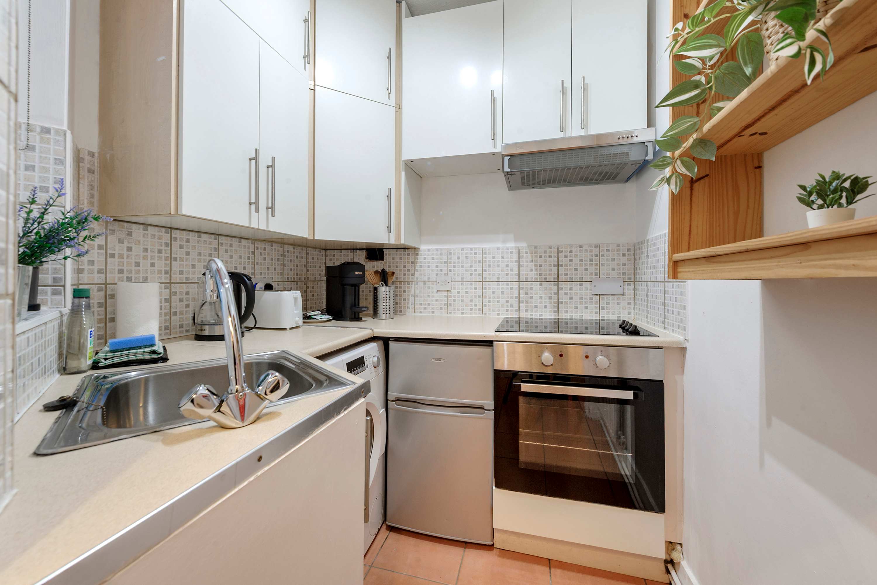 Stylish 2 bed - Tower Hamlets in 24 Cressy House, Hannibal Road E1 3JD - Property image 15 - VivreStays