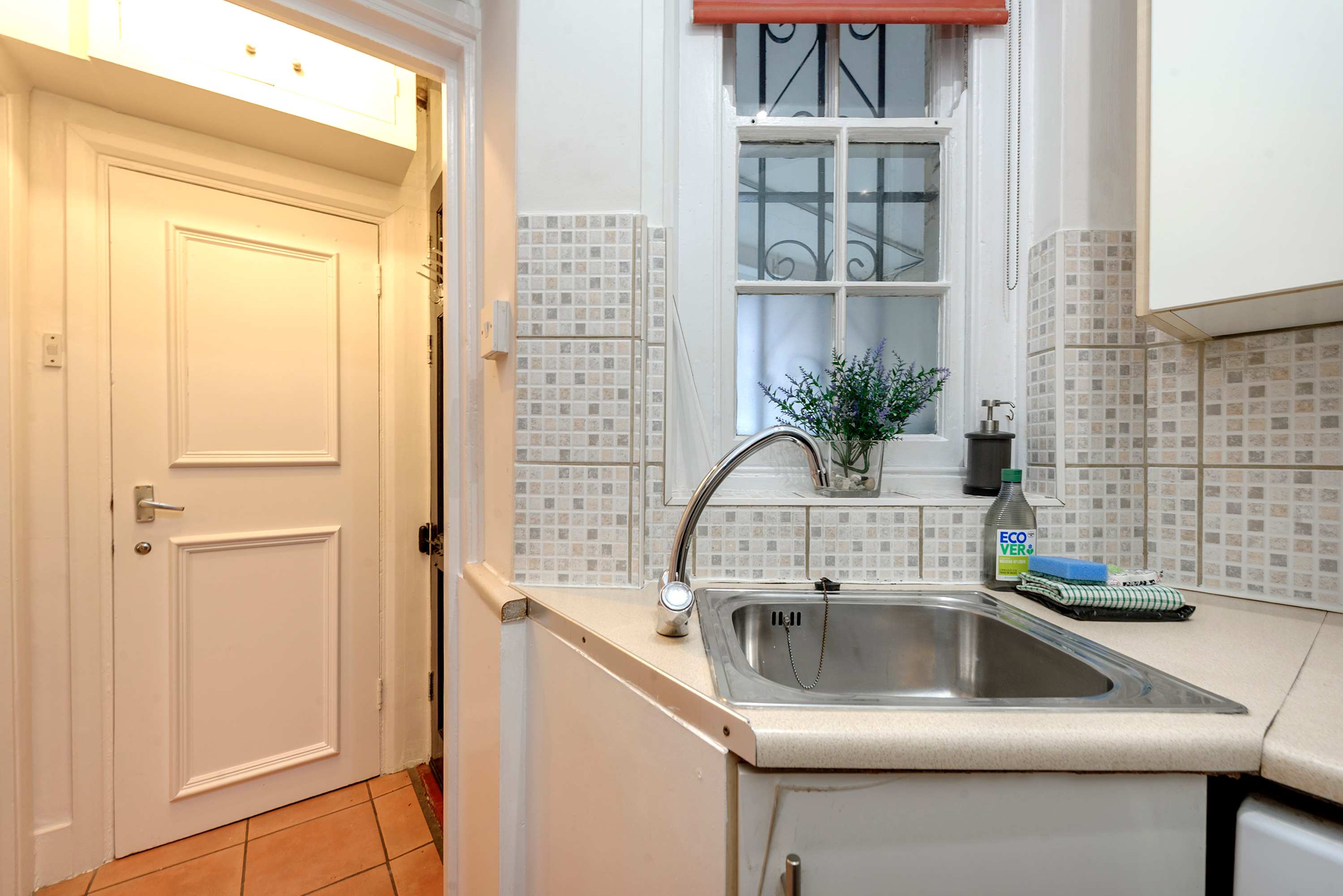 Stylish 2 bed - Tower Hamlets in 24 Cressy House, Hannibal Road E1 3JD - Property image 16 - VivreStays