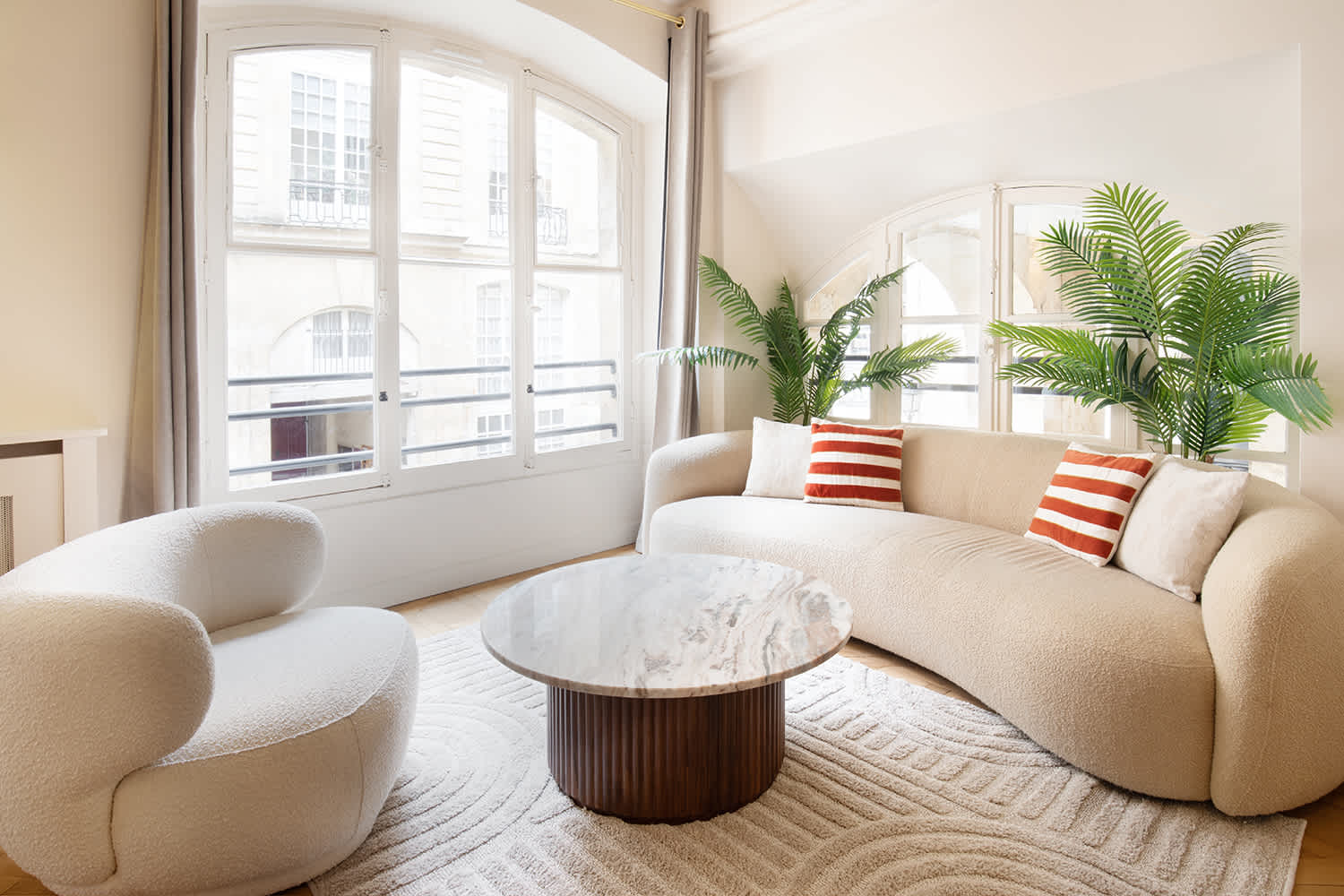 A Sumptuous 2-BR/2BA with Services in Louvre — Paris, Île-de-France — vacation rental