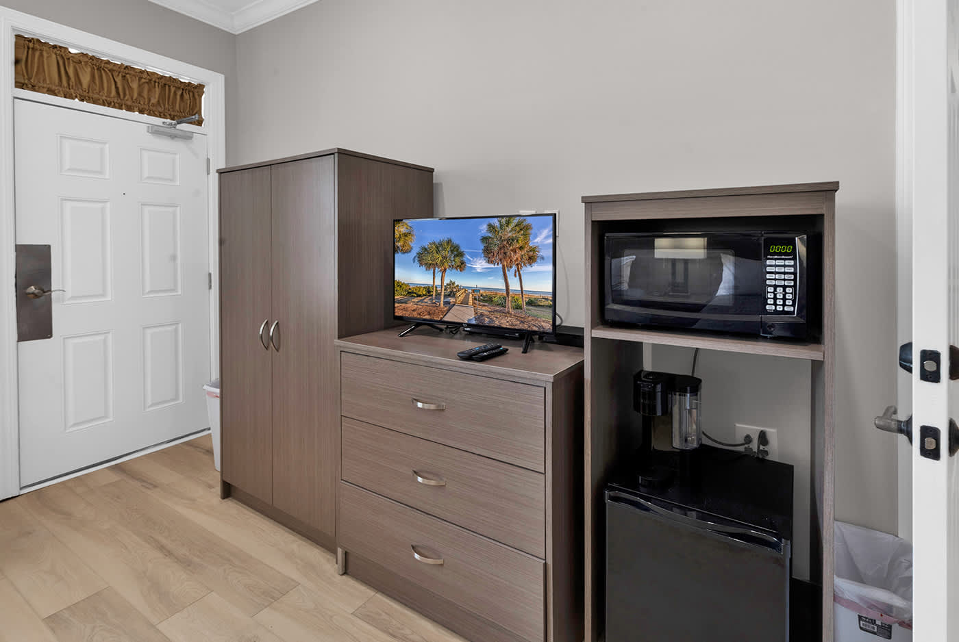 Litchfield Beach 2 Queen Room at Seaside Inn | Photo 3