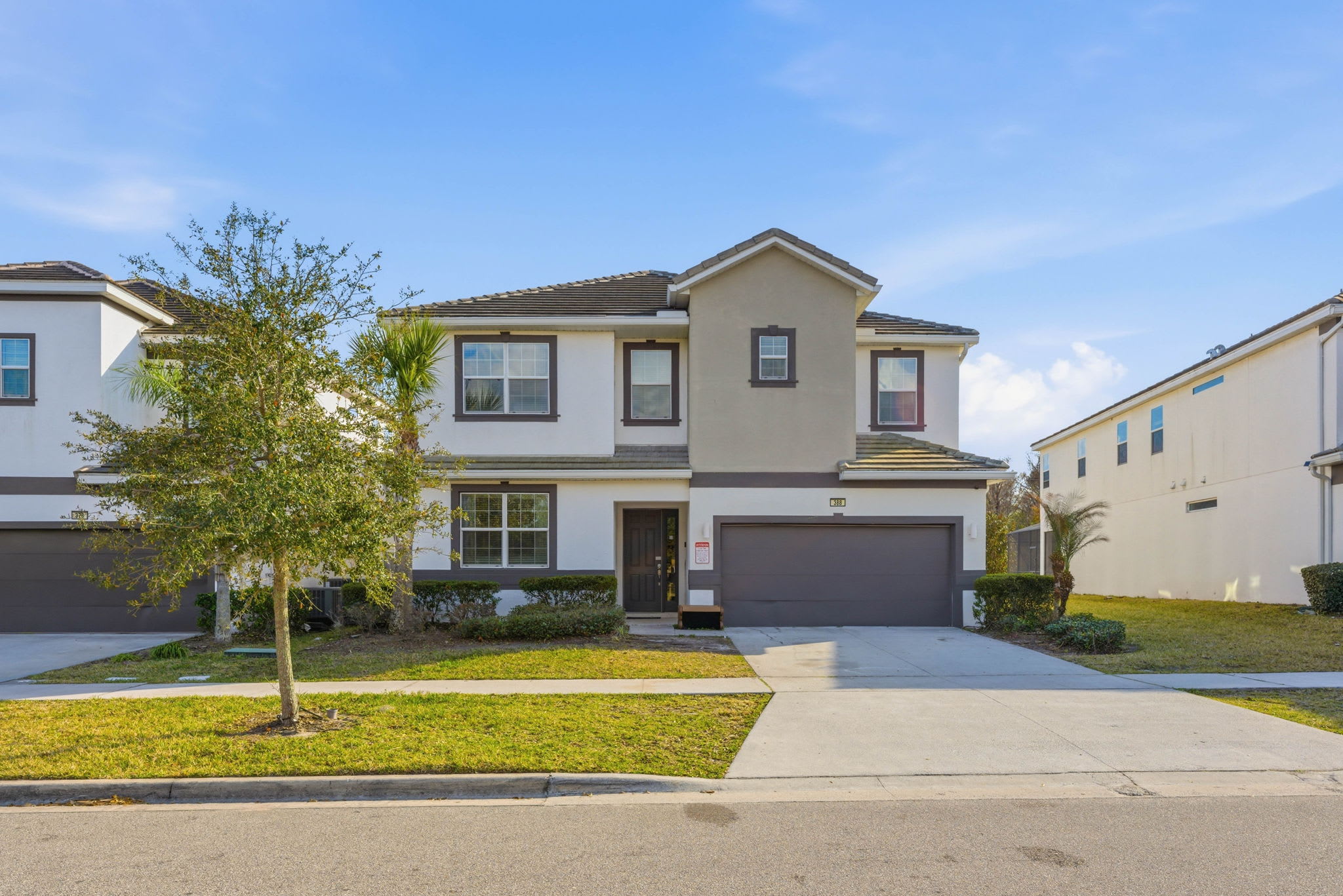 Chic Modern Escape, 12BR, Pool and Game Room