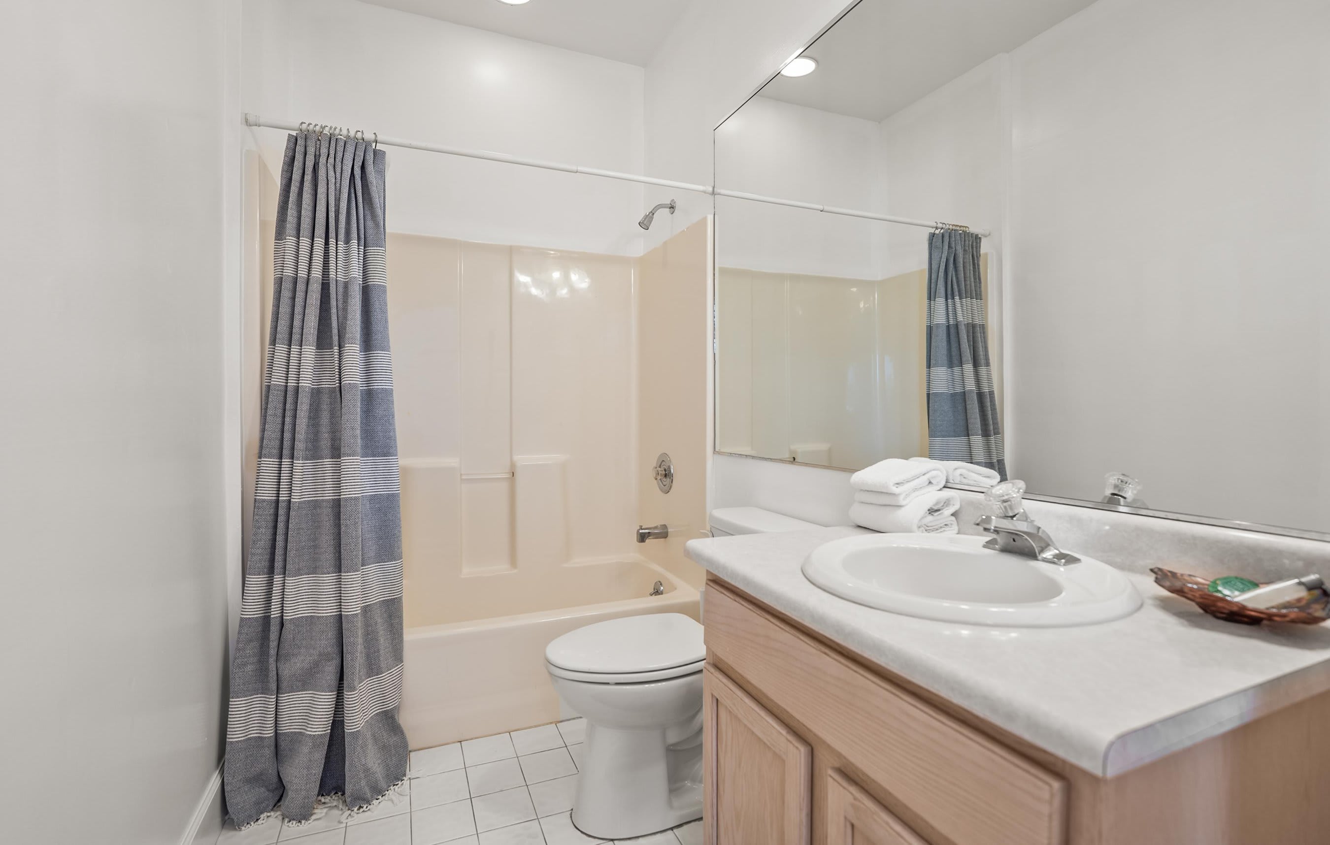 Private Ensuite Bath (shower/tub combo), With Convenient Hall Access.