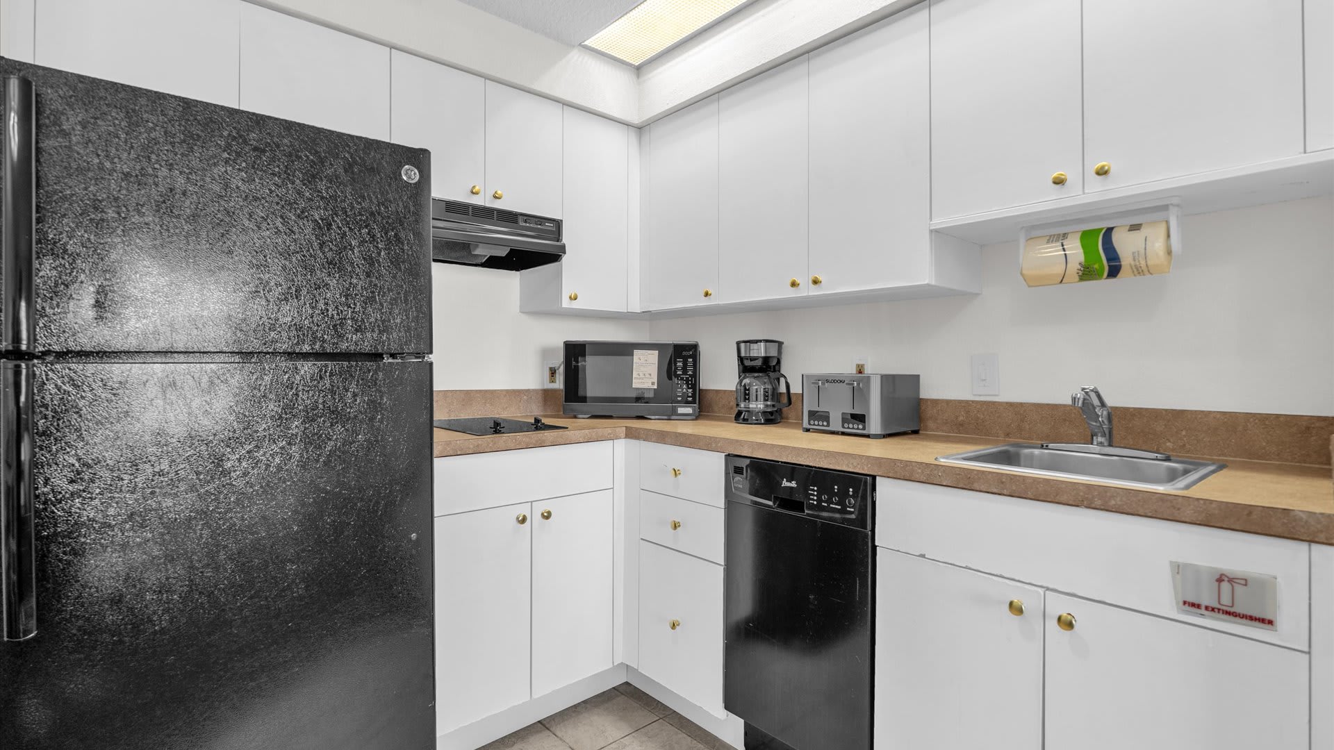 Fully equipped kitchen with full-size appliances