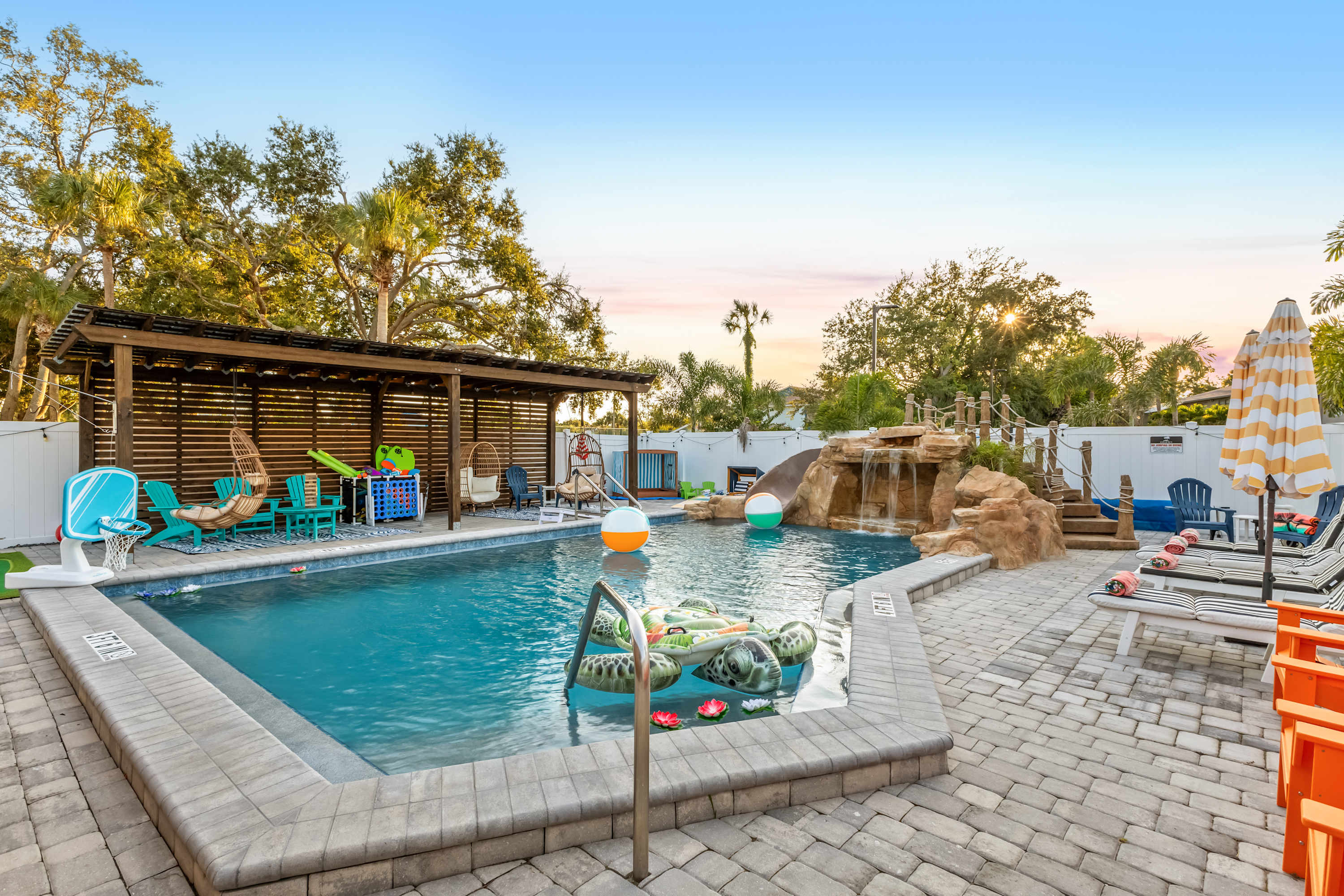 Heated Pool & Slide - Sleeps 10 - 6 Min to IMG — Bradenton, FL — vacation rental