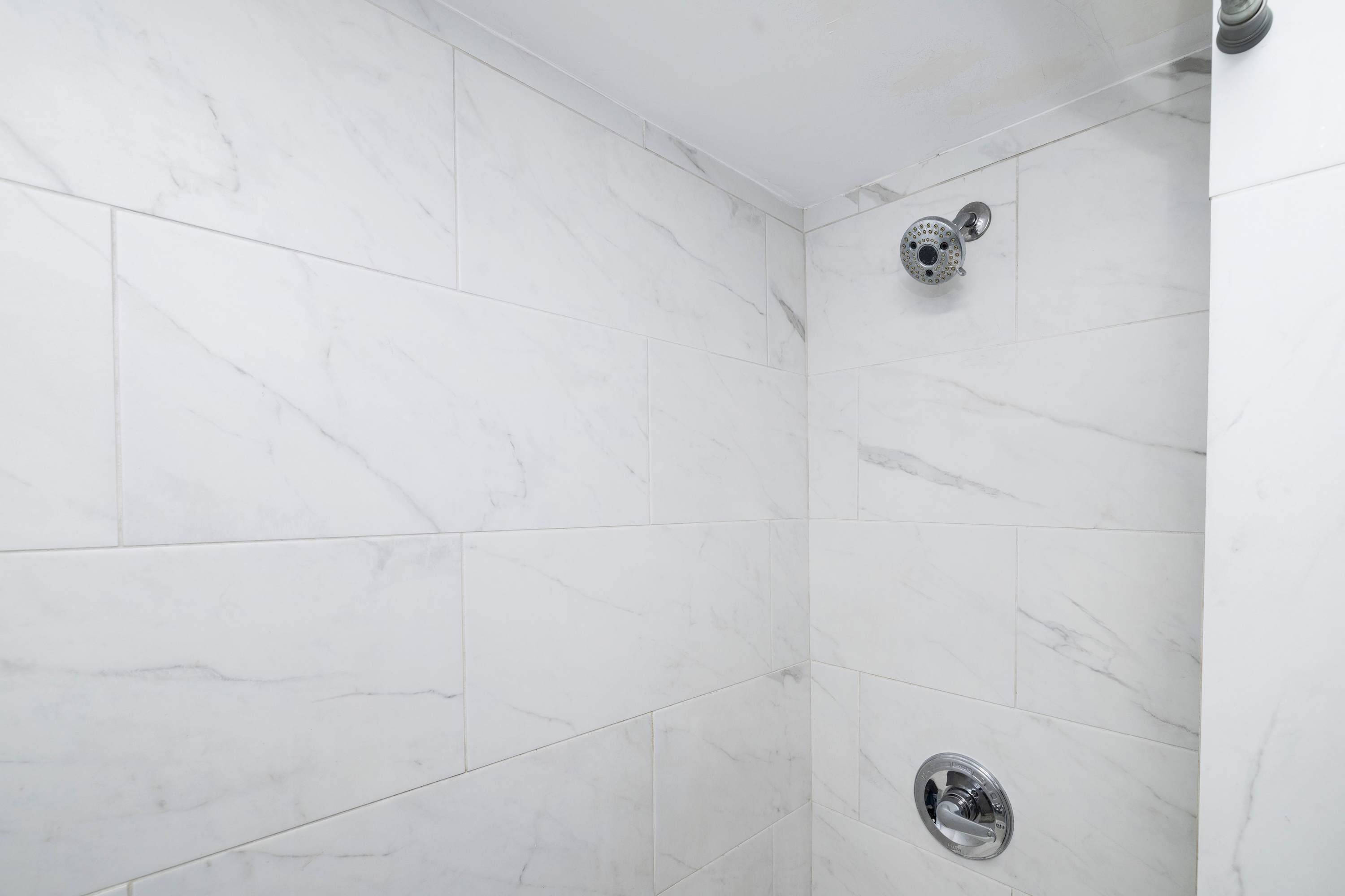 Full bathroom with shower/tub combo