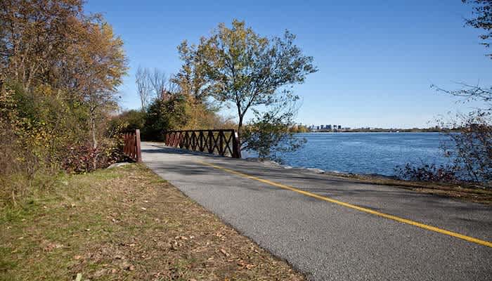 Ottawa River Pathways – 1 km / 4 min walk