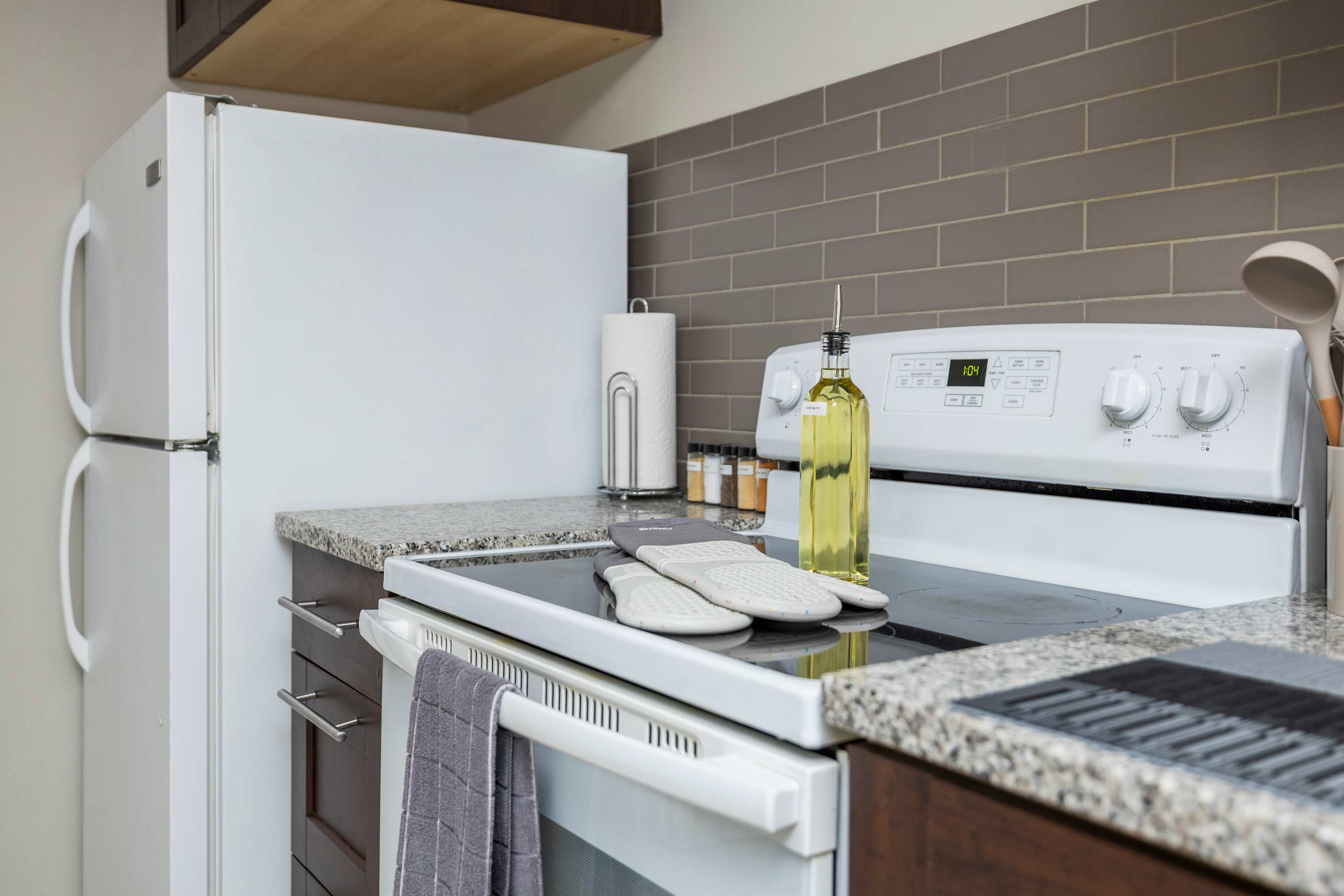 Chic ByWard Market Studio Prime Location | Photo 10