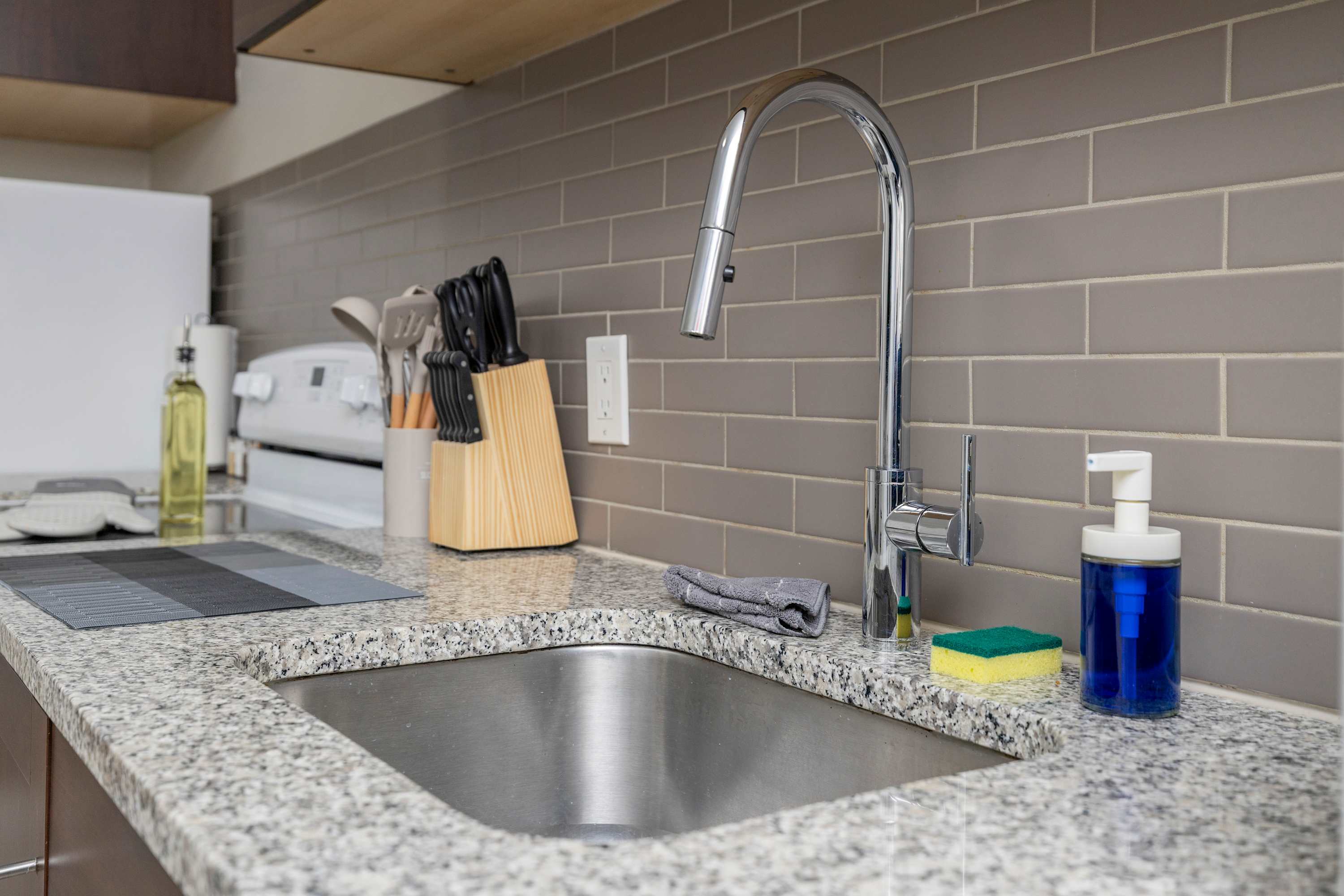 Chic ByWard Market Studio Prime Location | Photo 9