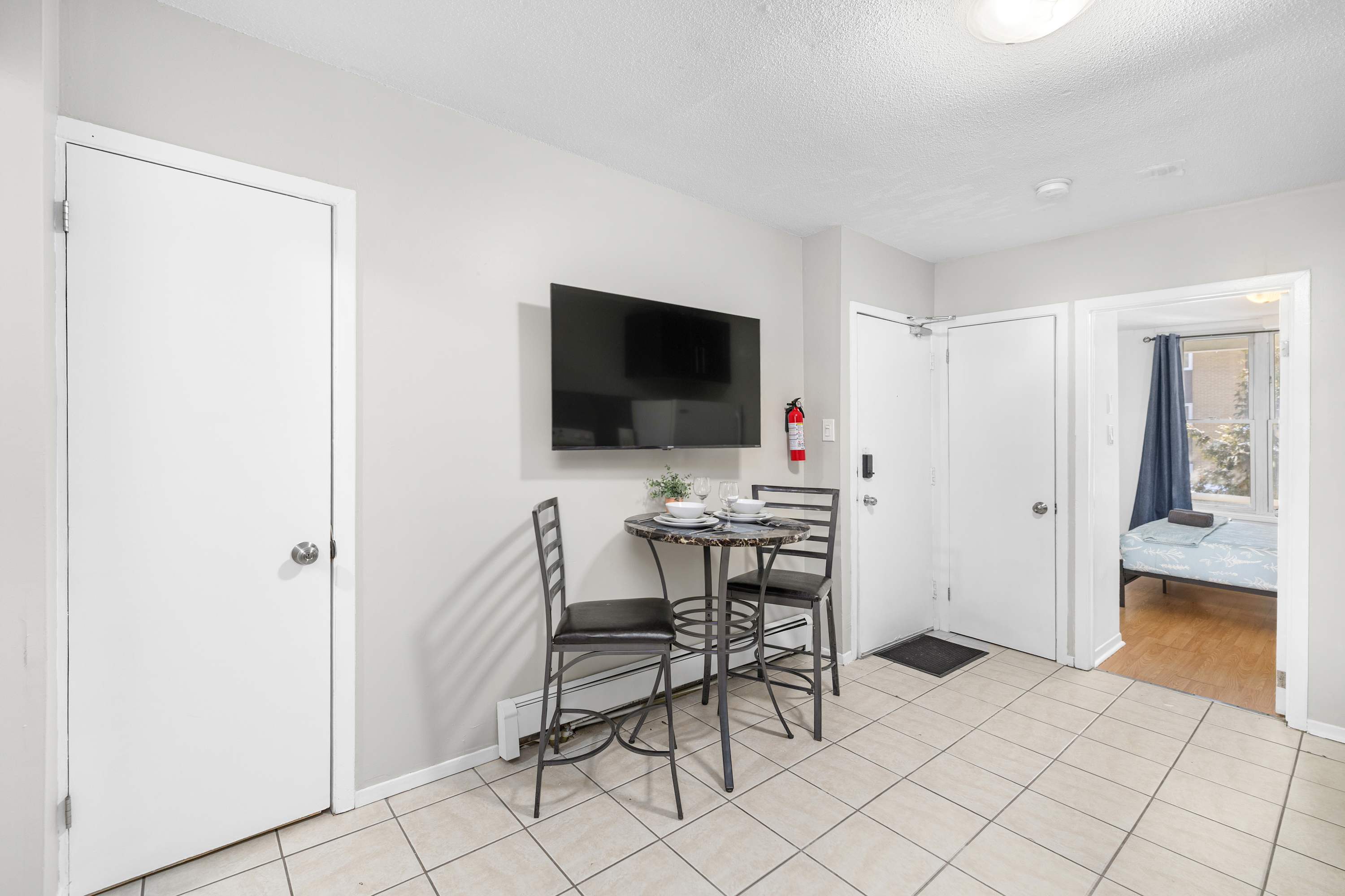 Chic ByWard Market Studio Prime Location | Photo 7