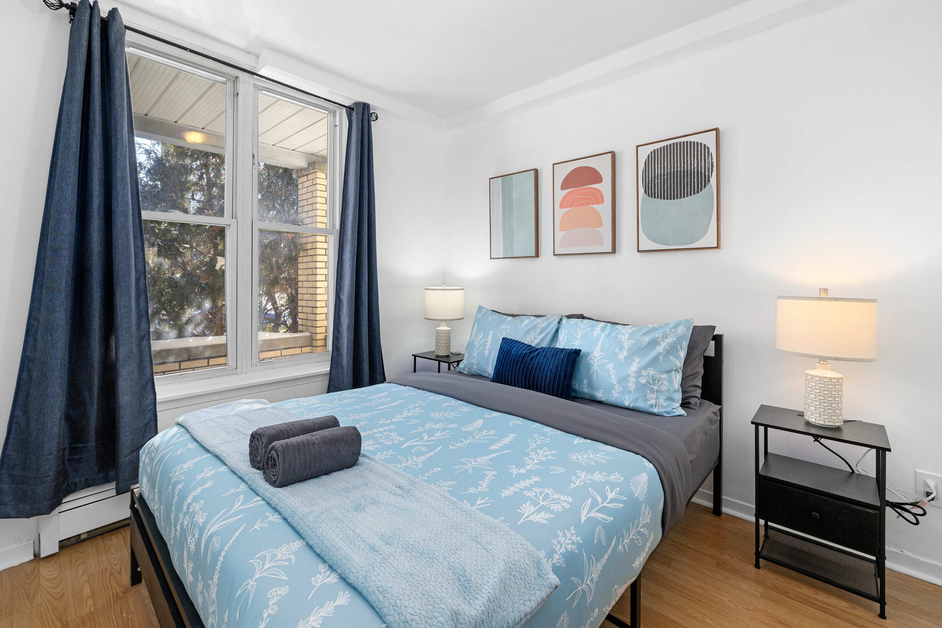 Chic ByWard Market Studio Prime Location | Photo 12