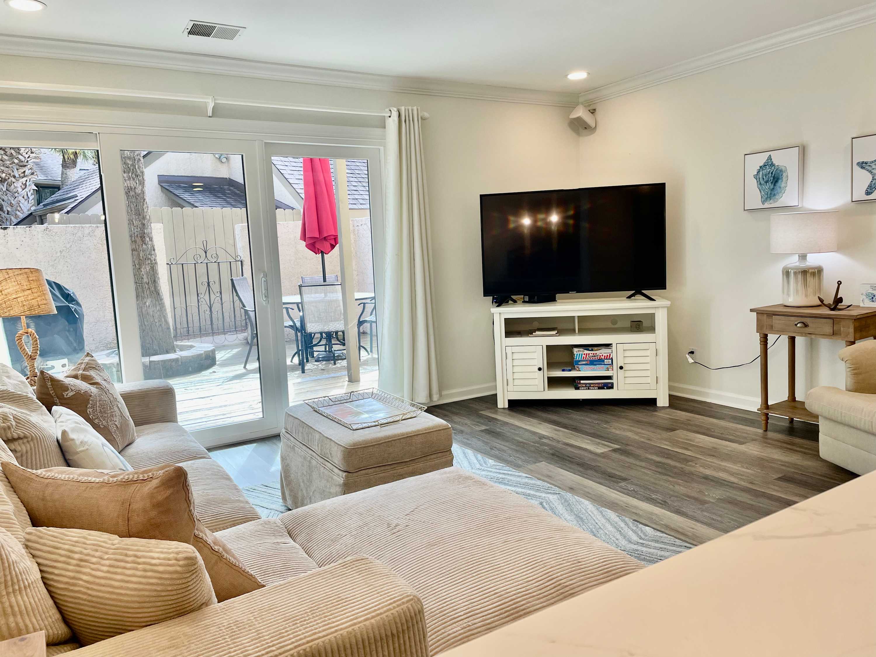 Fresh Modern Villa by the Sea Beach Club Getaway | Photo 2