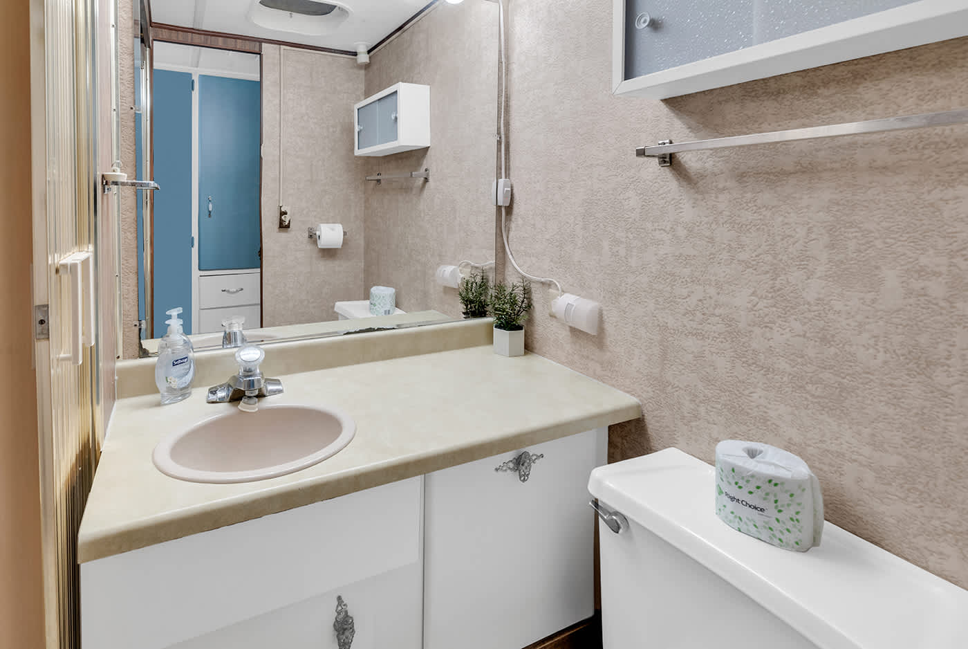 Ocean Lakes Comfy Cottage Steps to Beach Waterpark | Photo 18