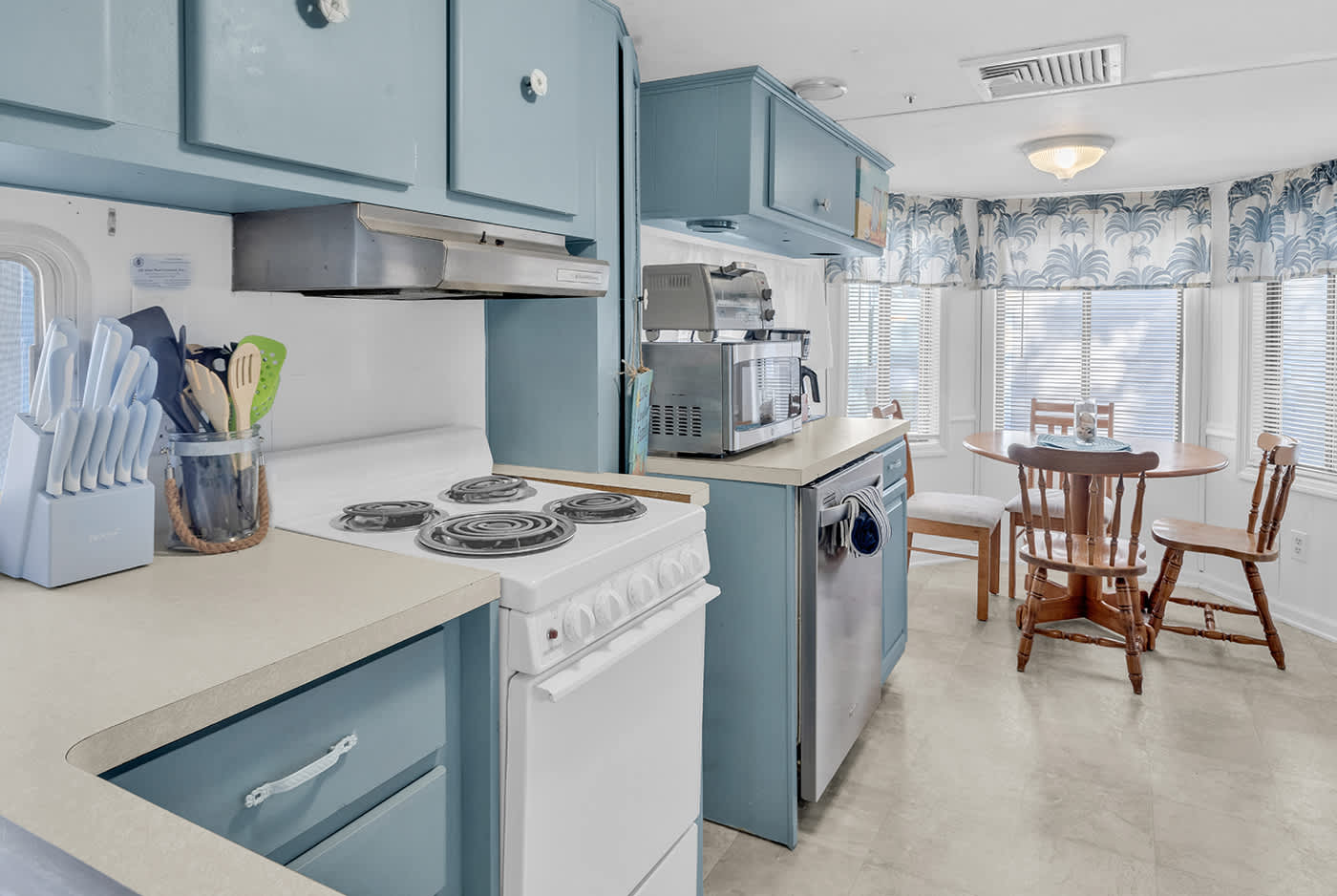 Ocean Lakes Comfy Cottage Steps to Beach Waterpark | Photo 7