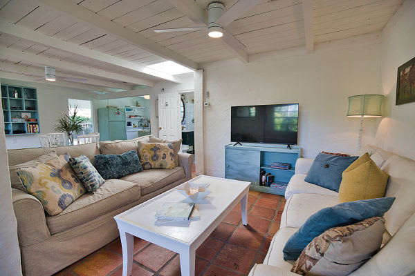 Pet Friendly & Firepit Minutes to Beach! Sleeps 6!