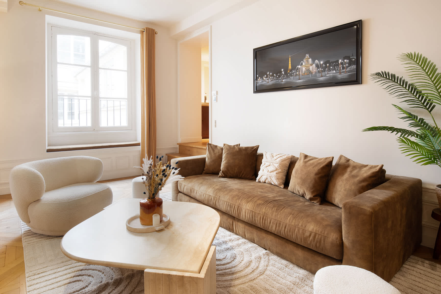 A Gorgeous 2-BR/2BA with Services in Louvre — Paris, Île-de-France — vacation rental