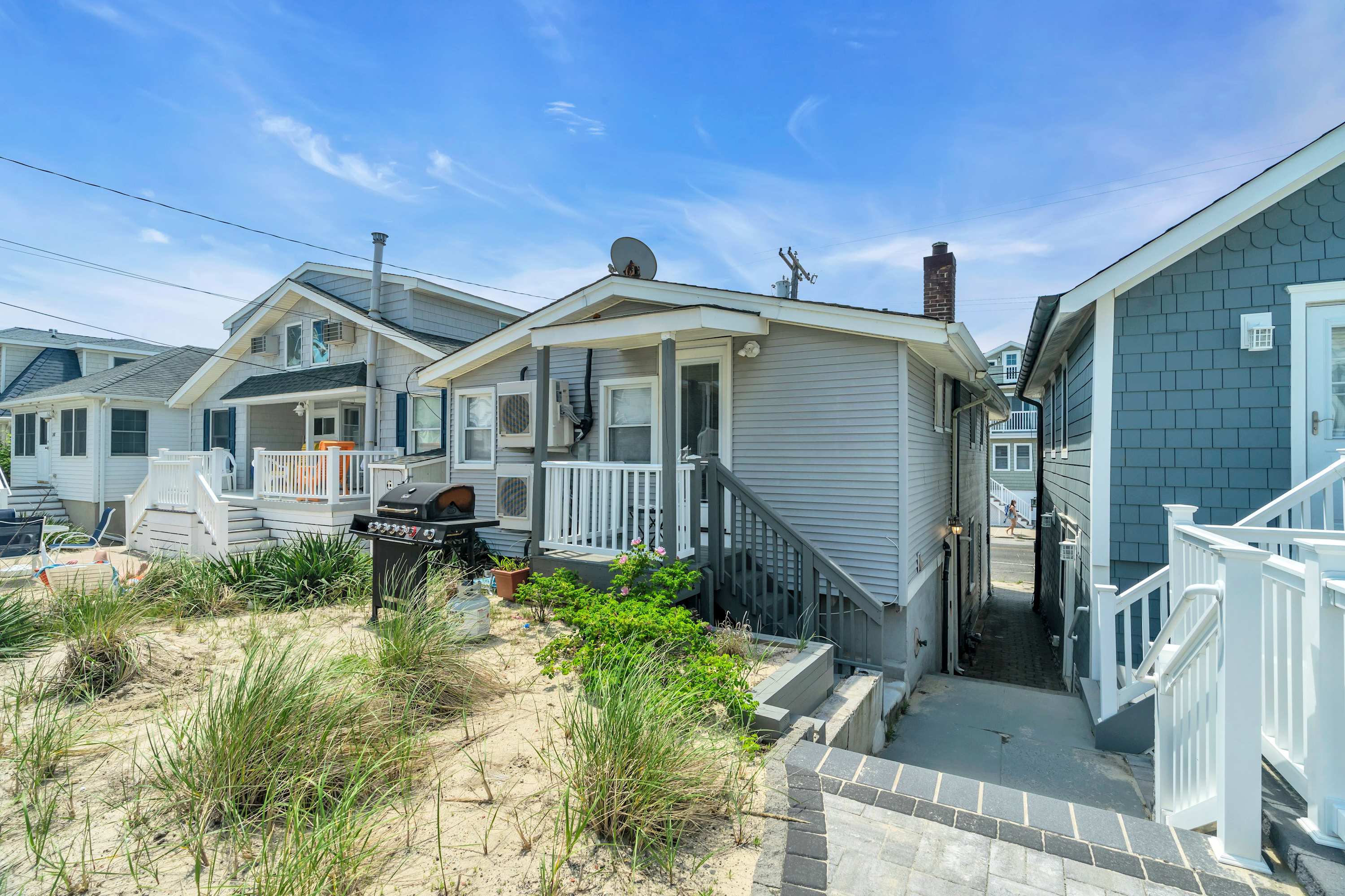 4BR 2BA Steps to the Sand Entire Home