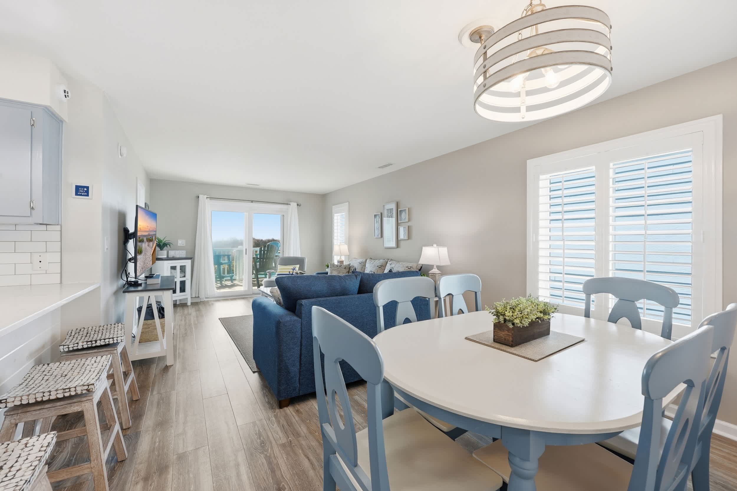 Oceanfront 3BR in Ocean Drive with Pool