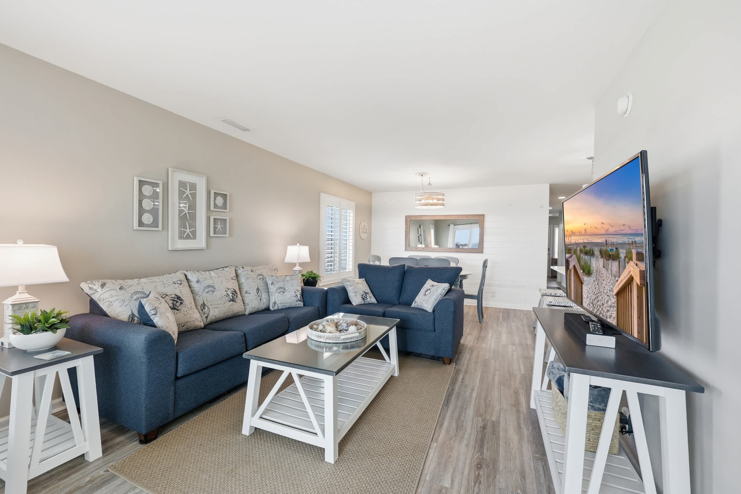 Oceanfront 3BR in Ocean Drive with Pool