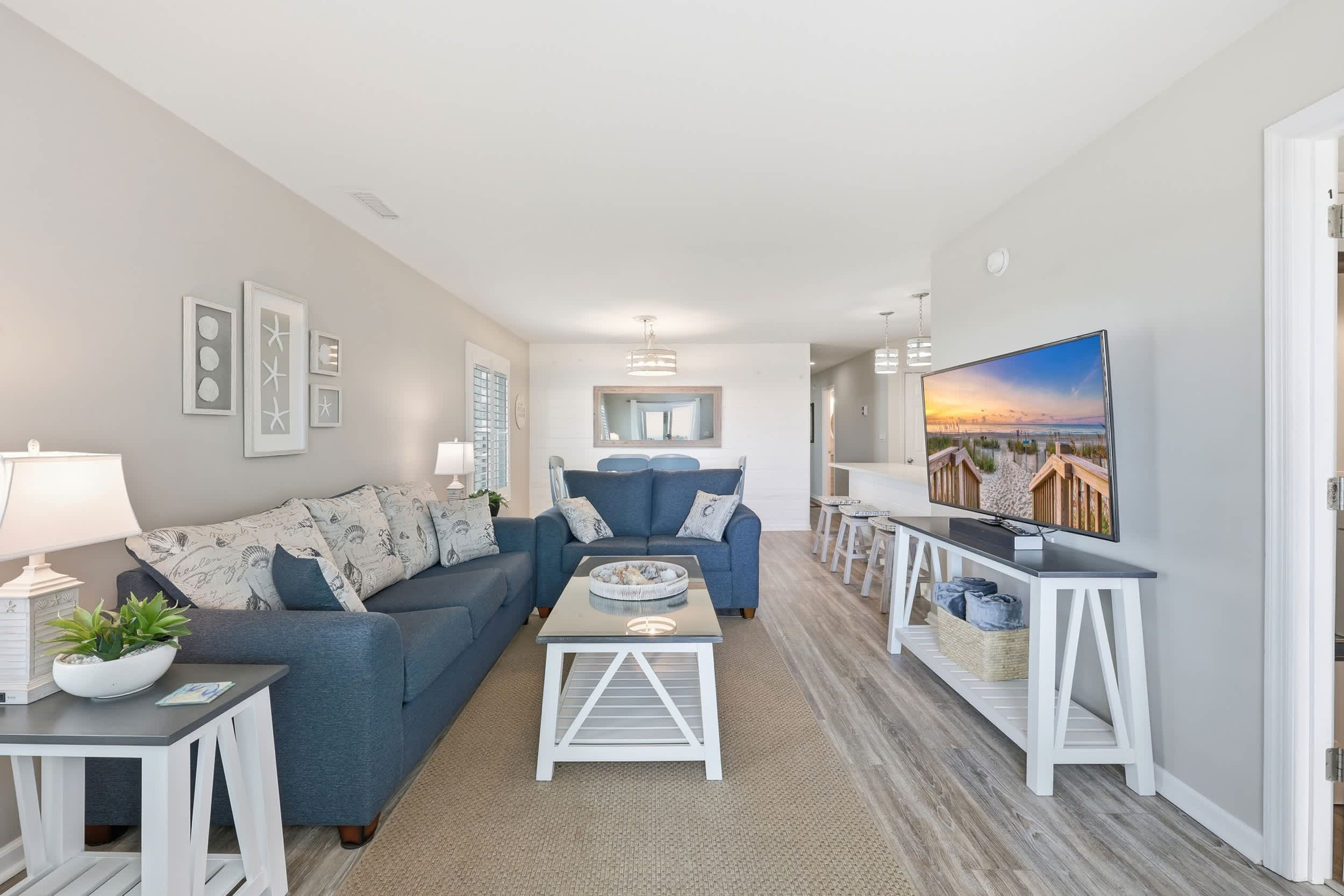 Oceanfront 3BR in Ocean Drive with Pool