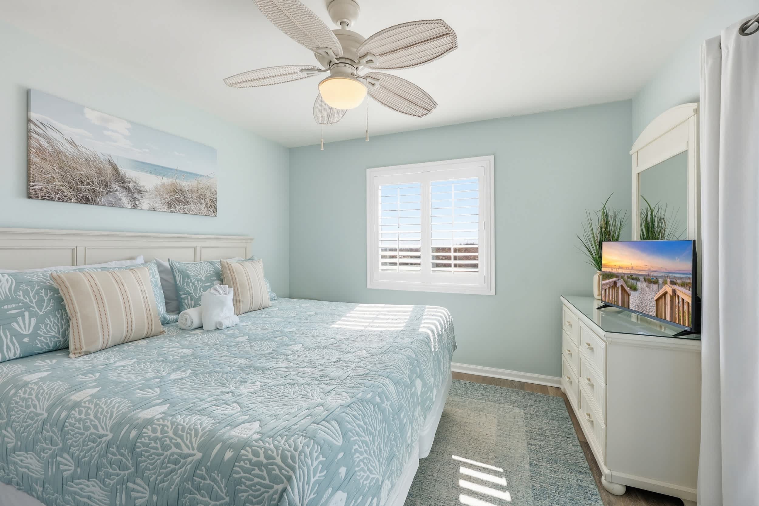 Oceanfront 3BR in Ocean Drive with Pool