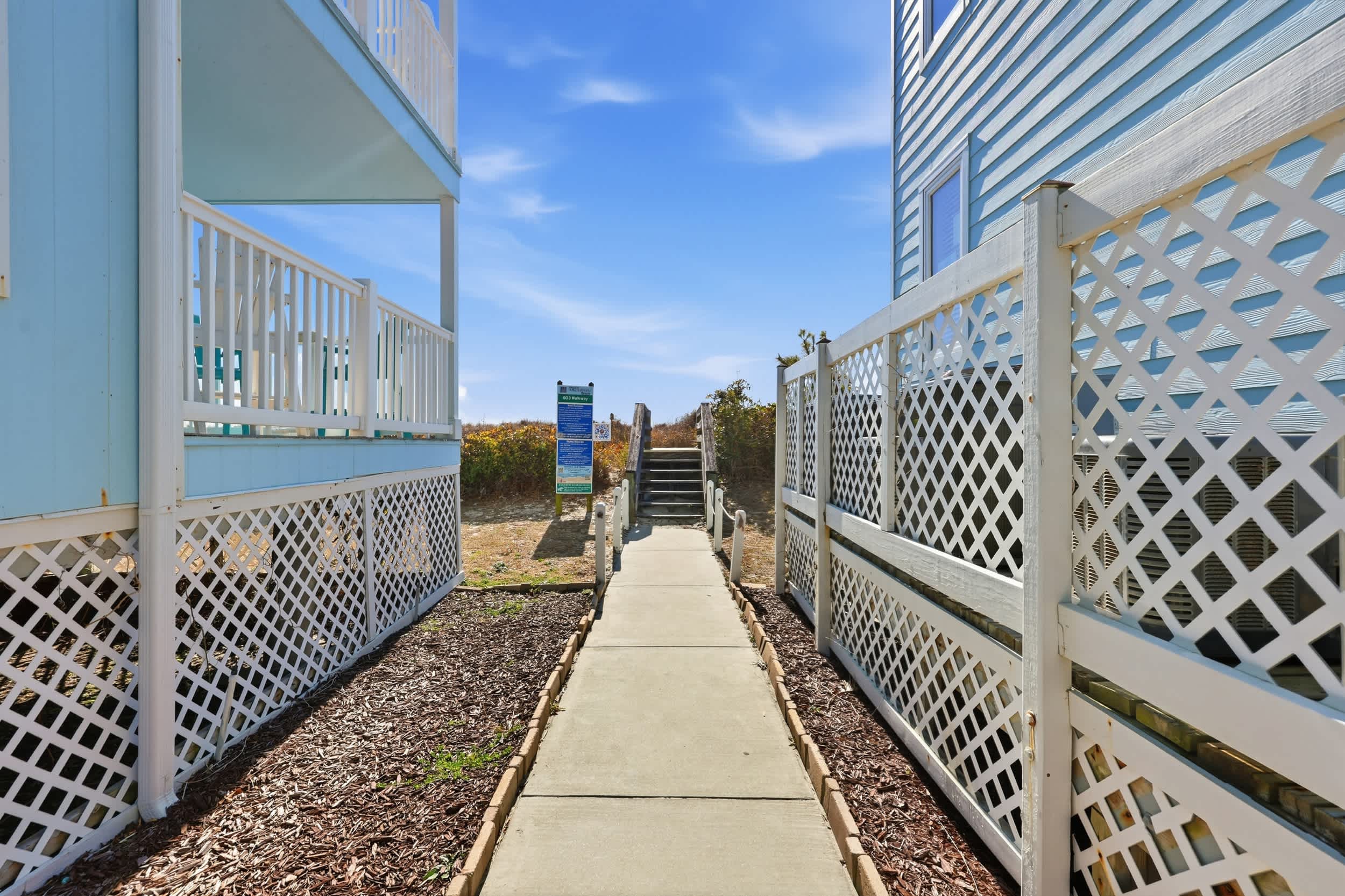 Oceanfront 3BR in Ocean Drive with Pool