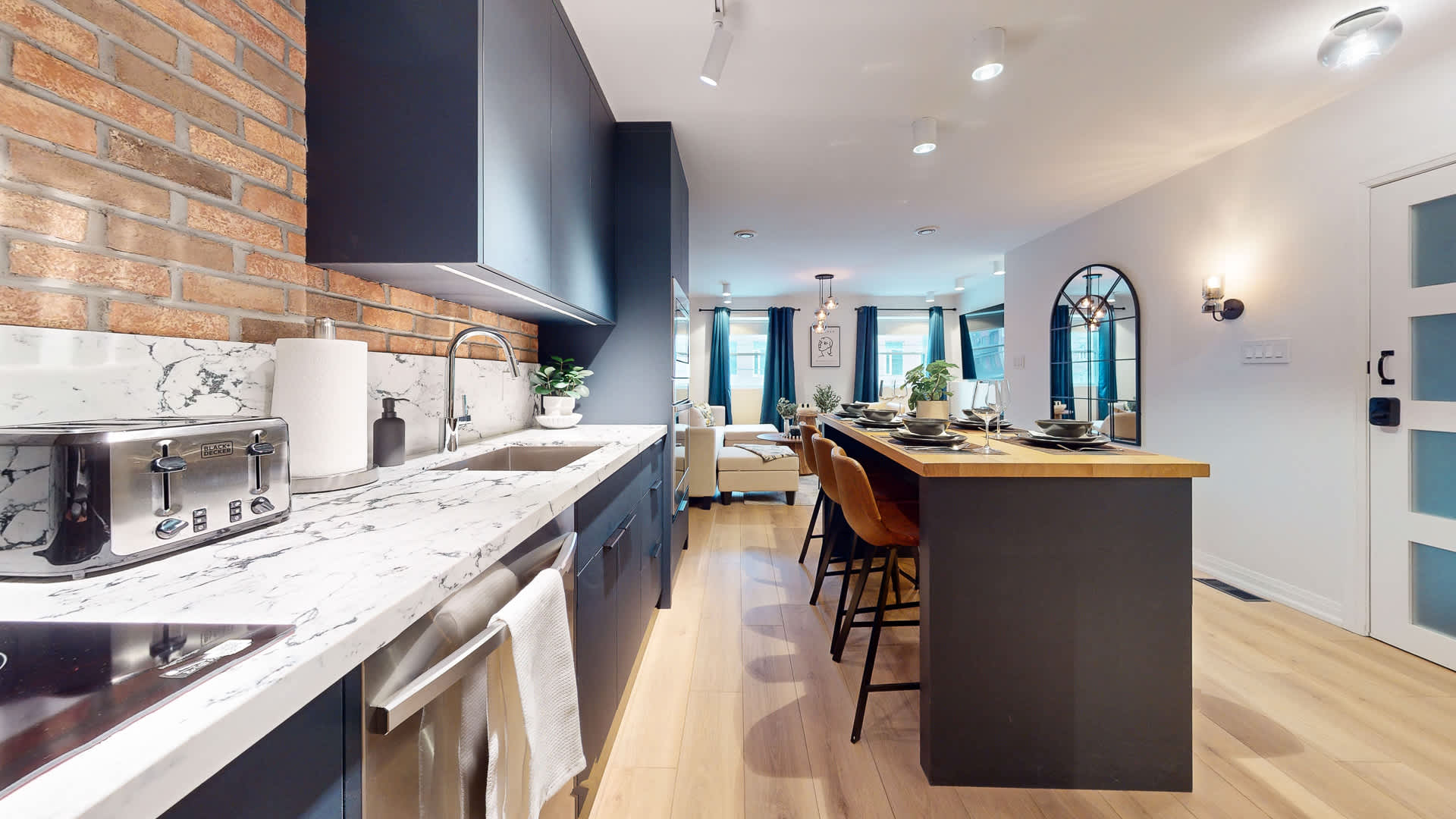 Modern Spacious 2BR Loft with Parking | Photo 11