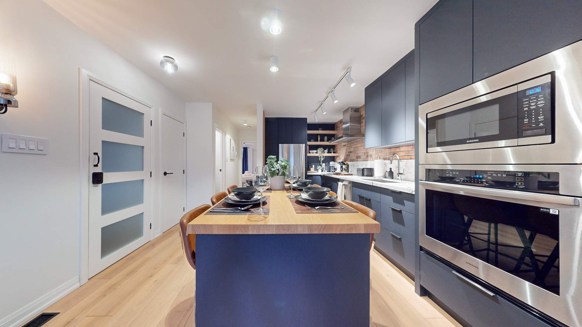 Modern Spacious 2BR Loft with Parking | Photo 12