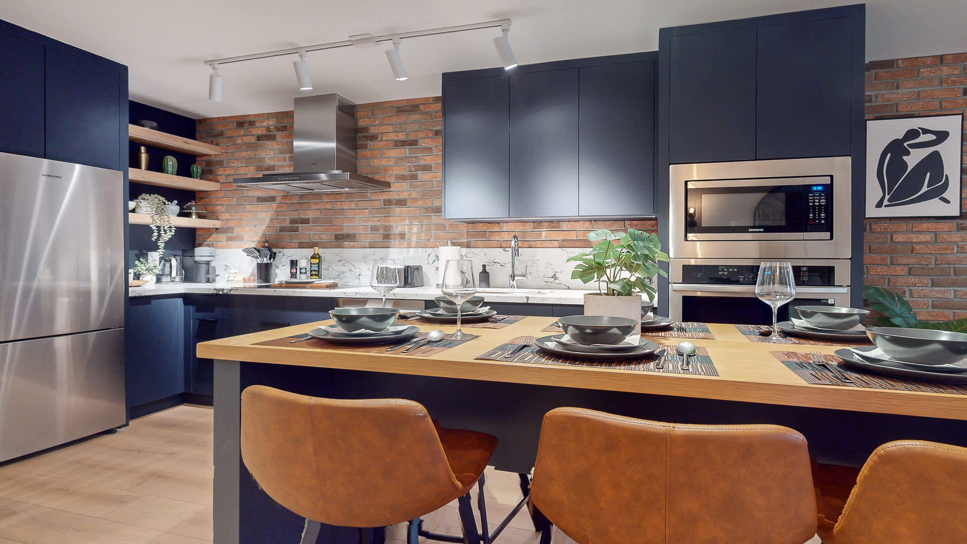 Modern Spacious 2BR Loft with Parking | Photo 10