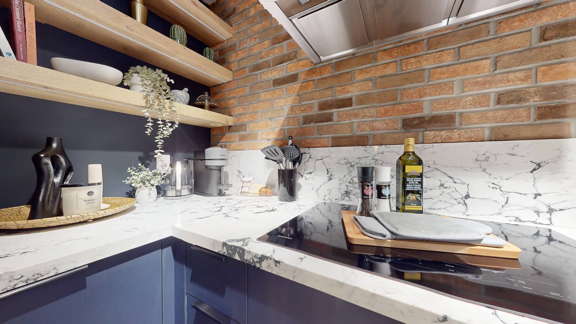 Modern Spacious 2BR Loft with Parking | Photo 14