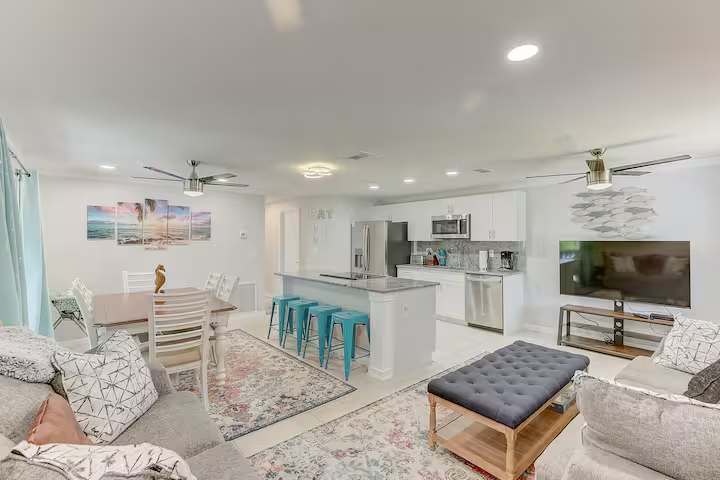 Heated Pool & Slide - 6 Min to IMG - Putt Putt — Bradenton, FL — vacation rental