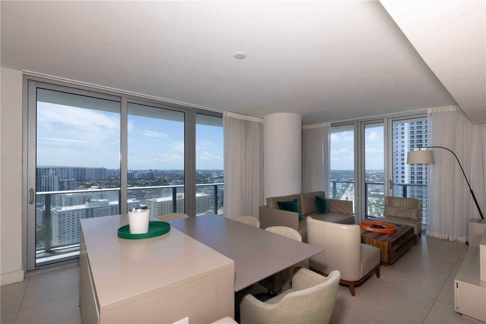 2BR Getaway | Ocean Balcony | Miami Stadium 25min