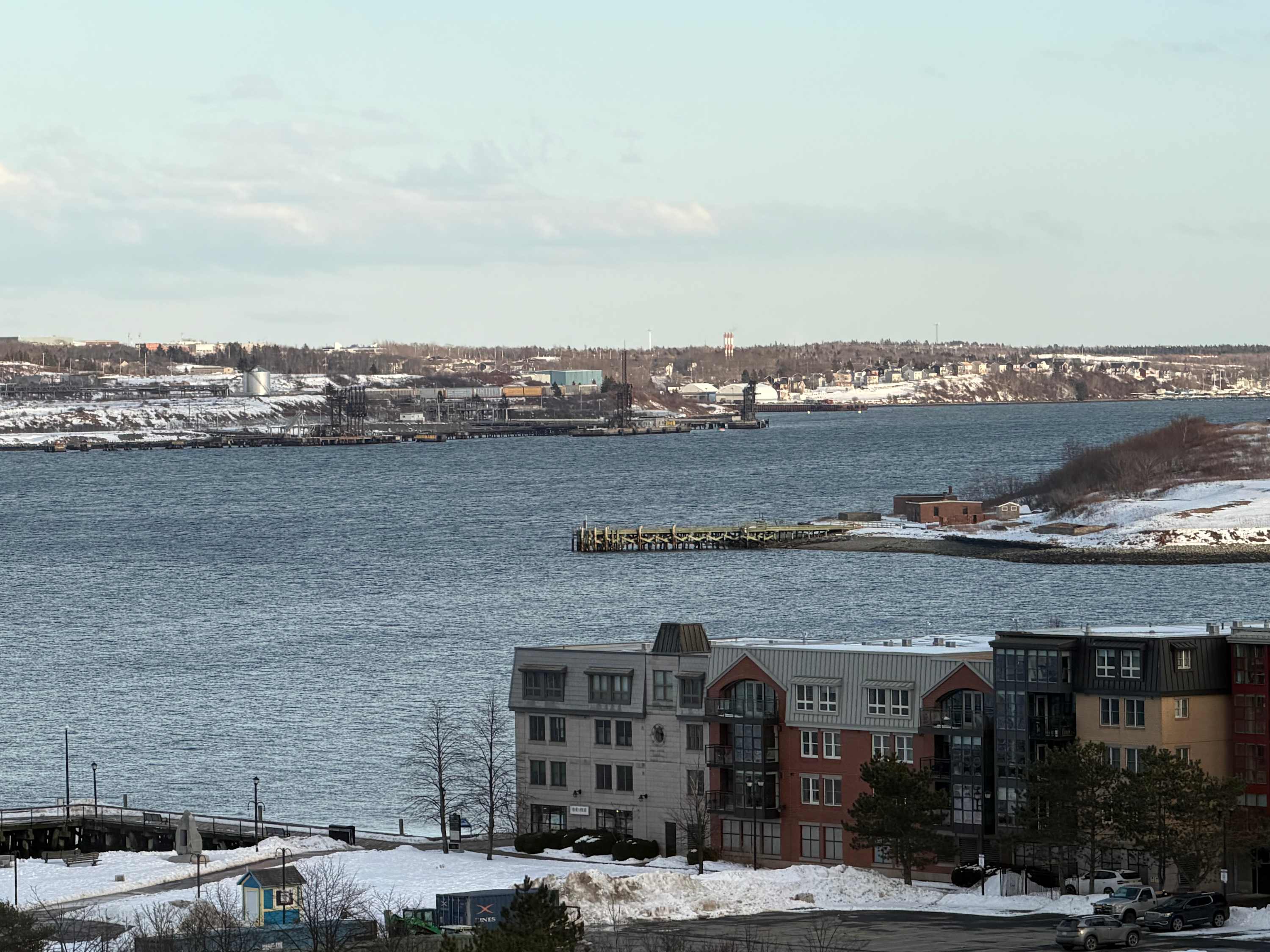 Downtown waterfront 1 BR with 6 appliances and gym