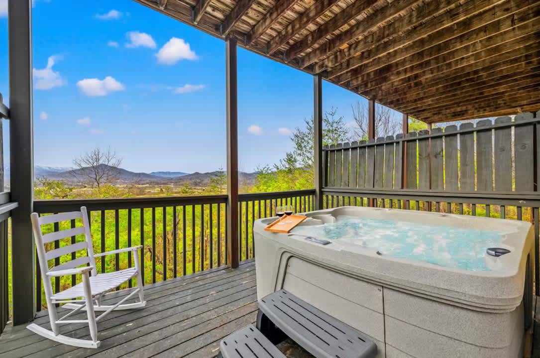 Cabin with Mountain Views, Hot Tub & Gamerooms!