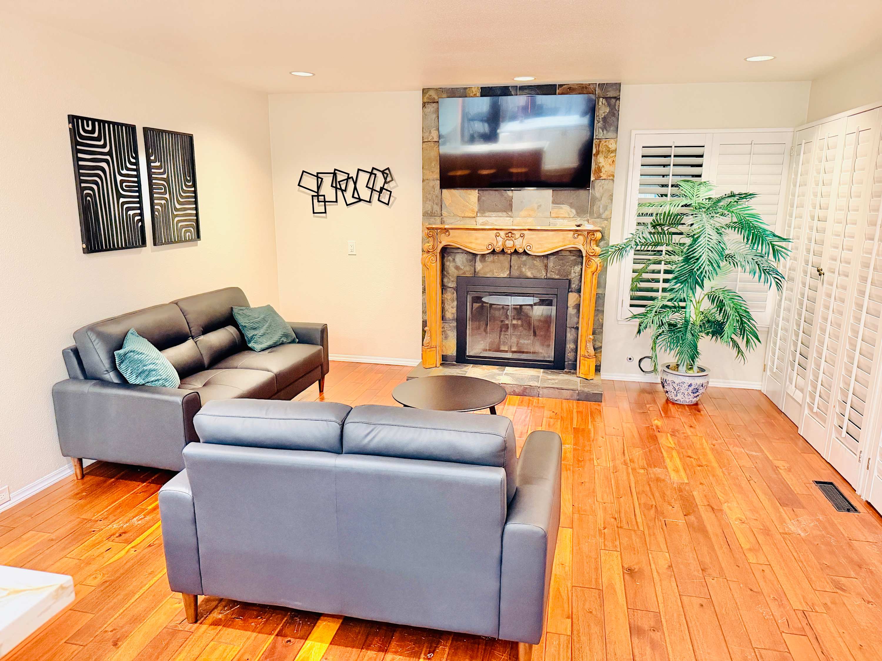 House: 4 Bedrooms, Garage & Modern Amenities — Reno, NV — vacation rental