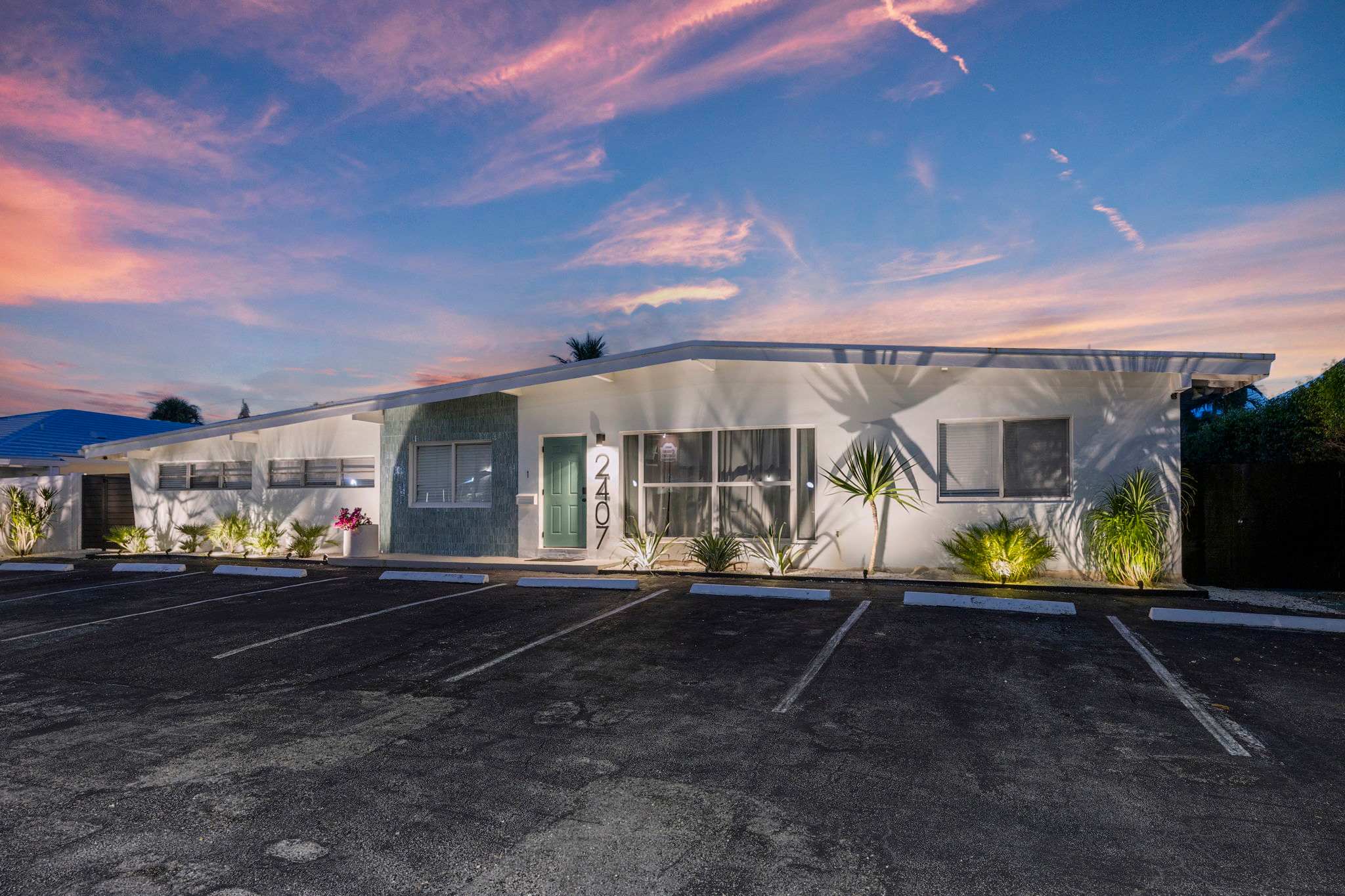 3 Bedroom On The Barrier Island. Walk To The Beach - Bahamas