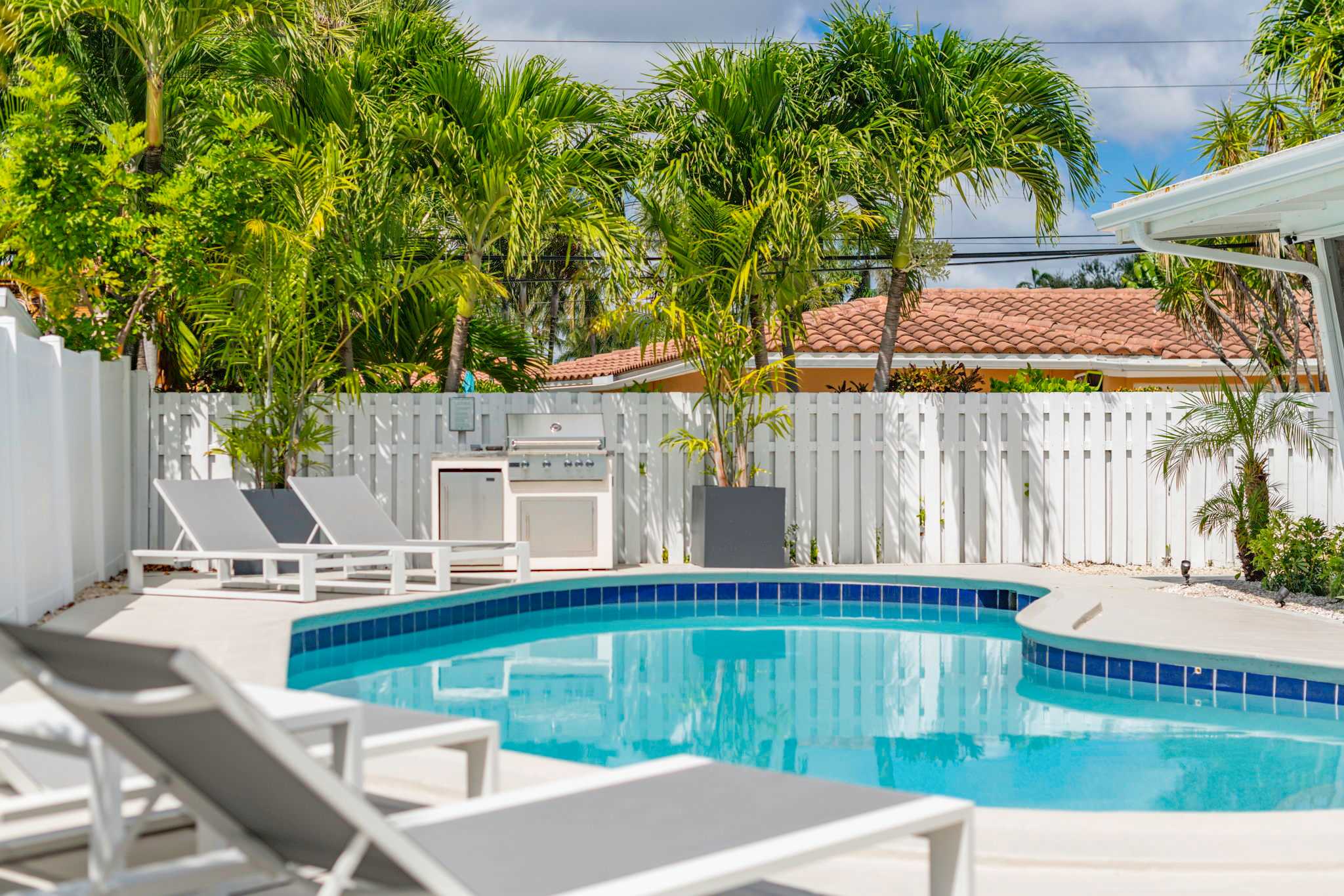 1 Bedroom On The Barrier Island. Walk To The Beach - Fort Lauderdale