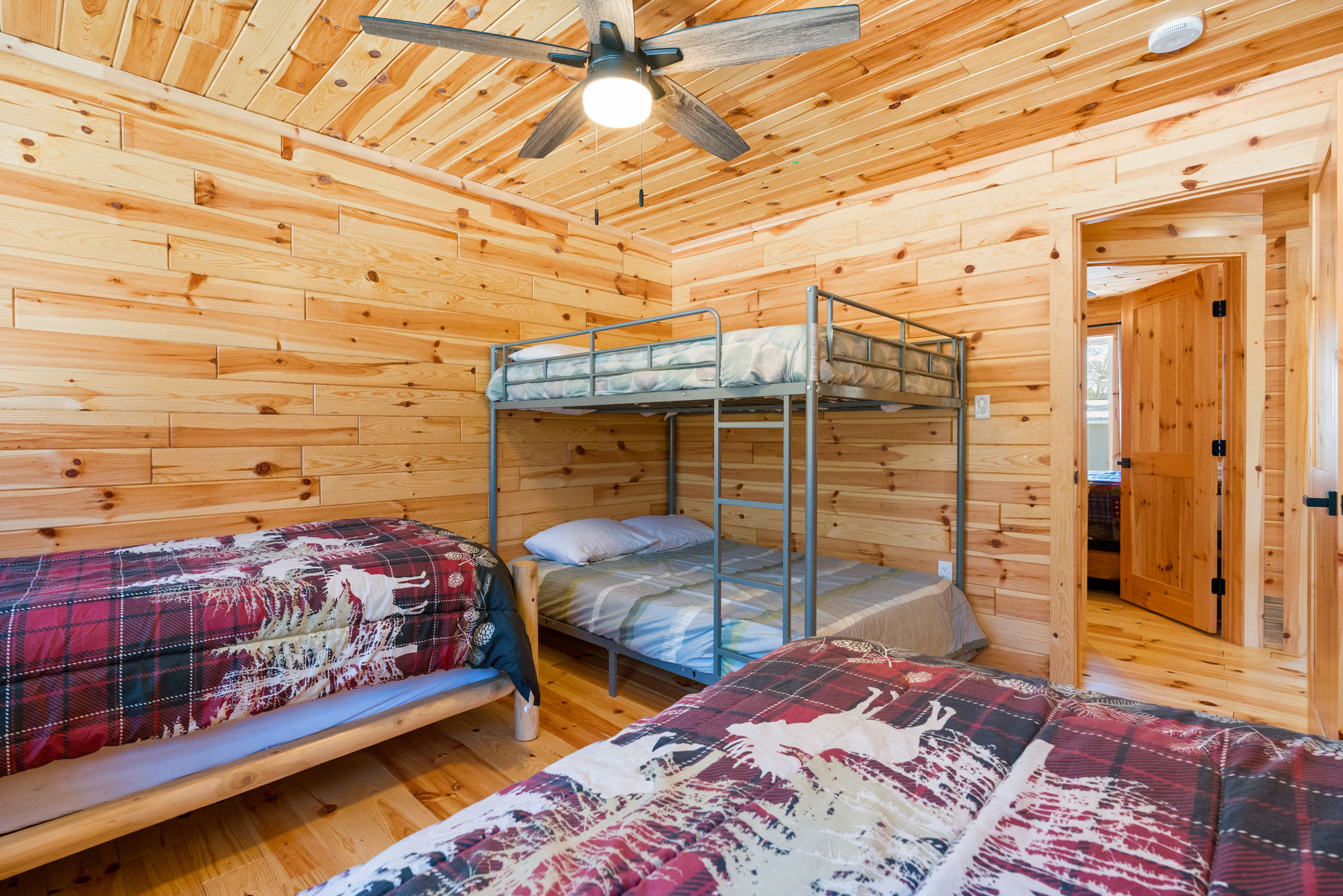 Queen-sized bunk bed with two twin beds.