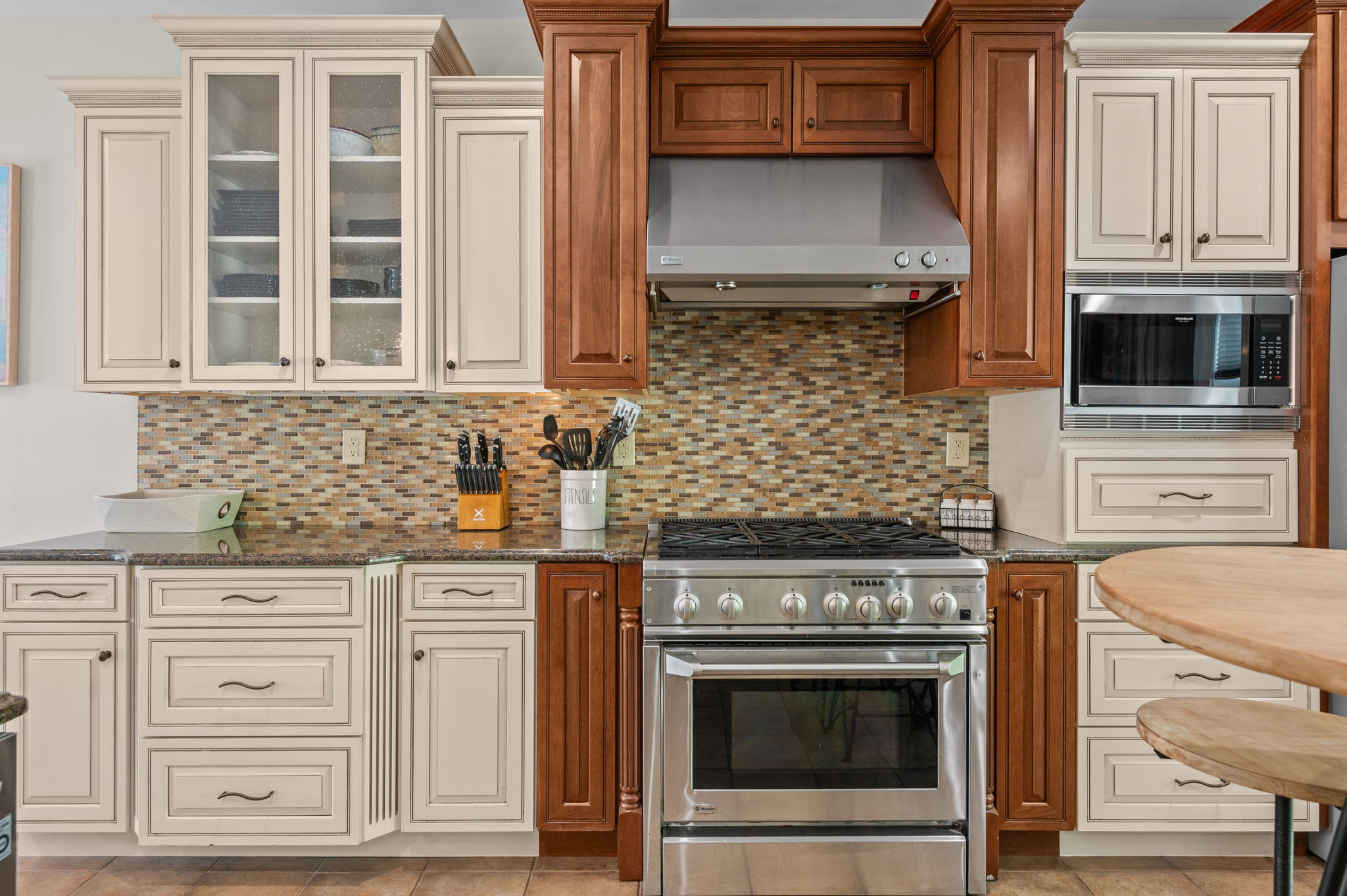 Everything you need for a home-cooked meal with a gas range and plenty of counter space