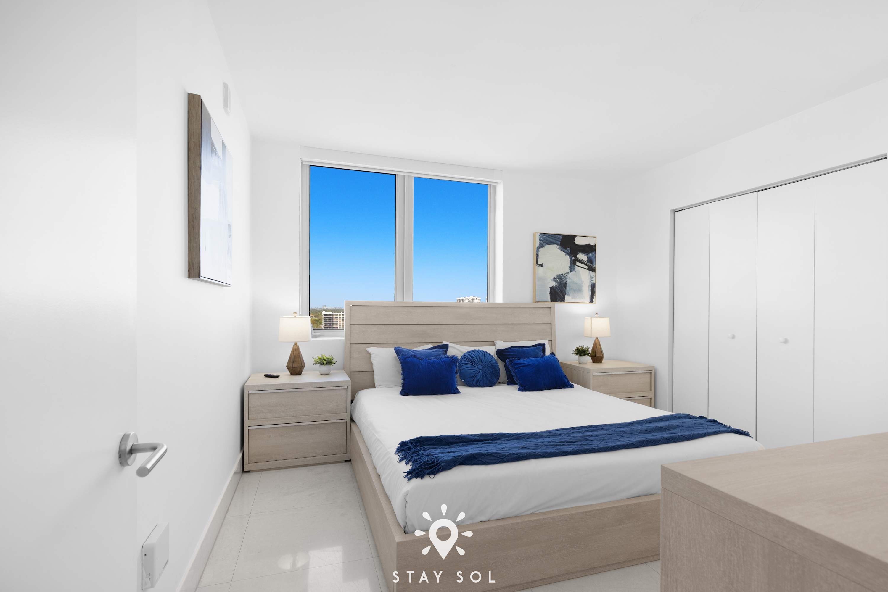 3BR Apt w/ Private Balcony - Amazing Pool