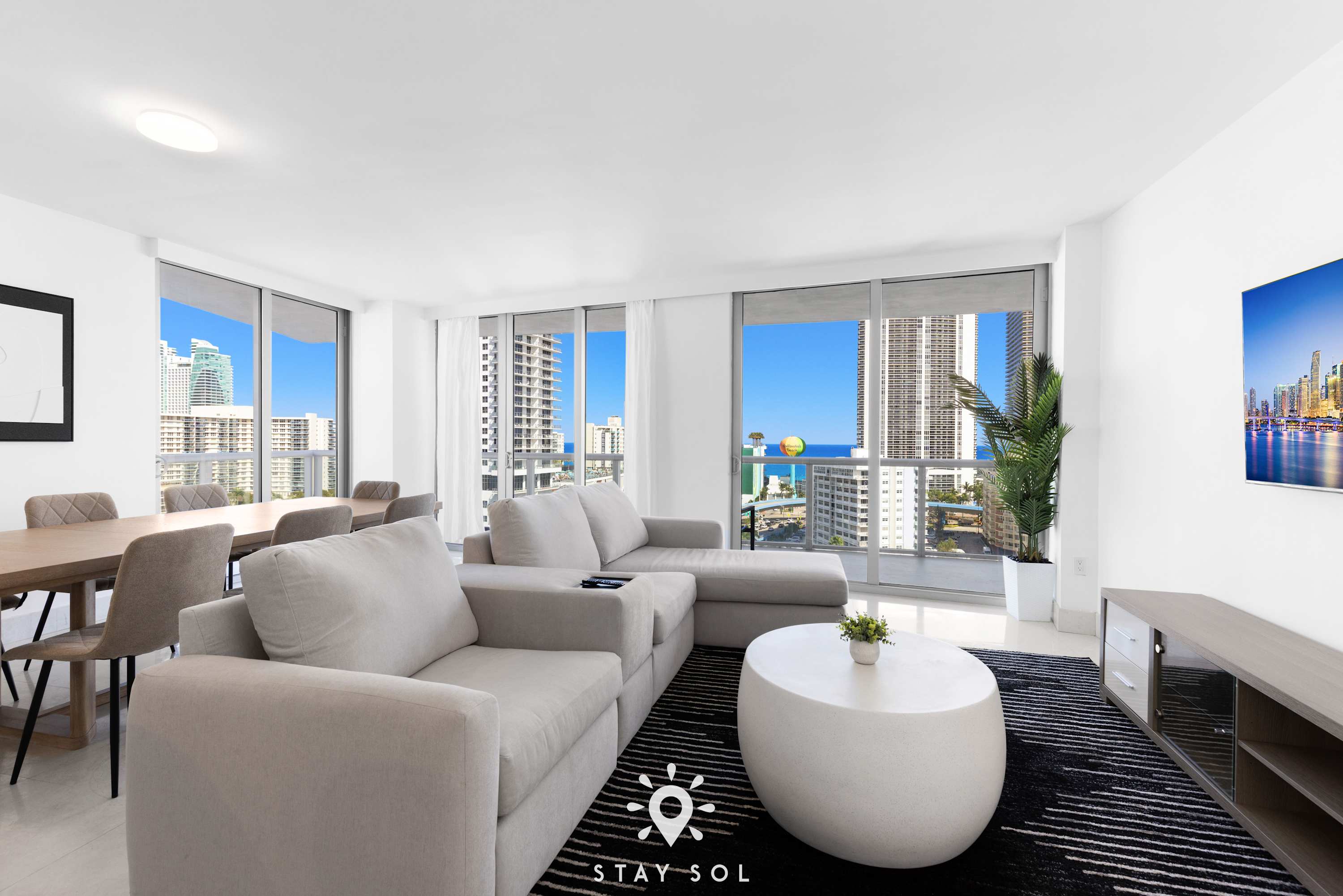 3BR Apt w/ Private Balcony - Amazing Pool