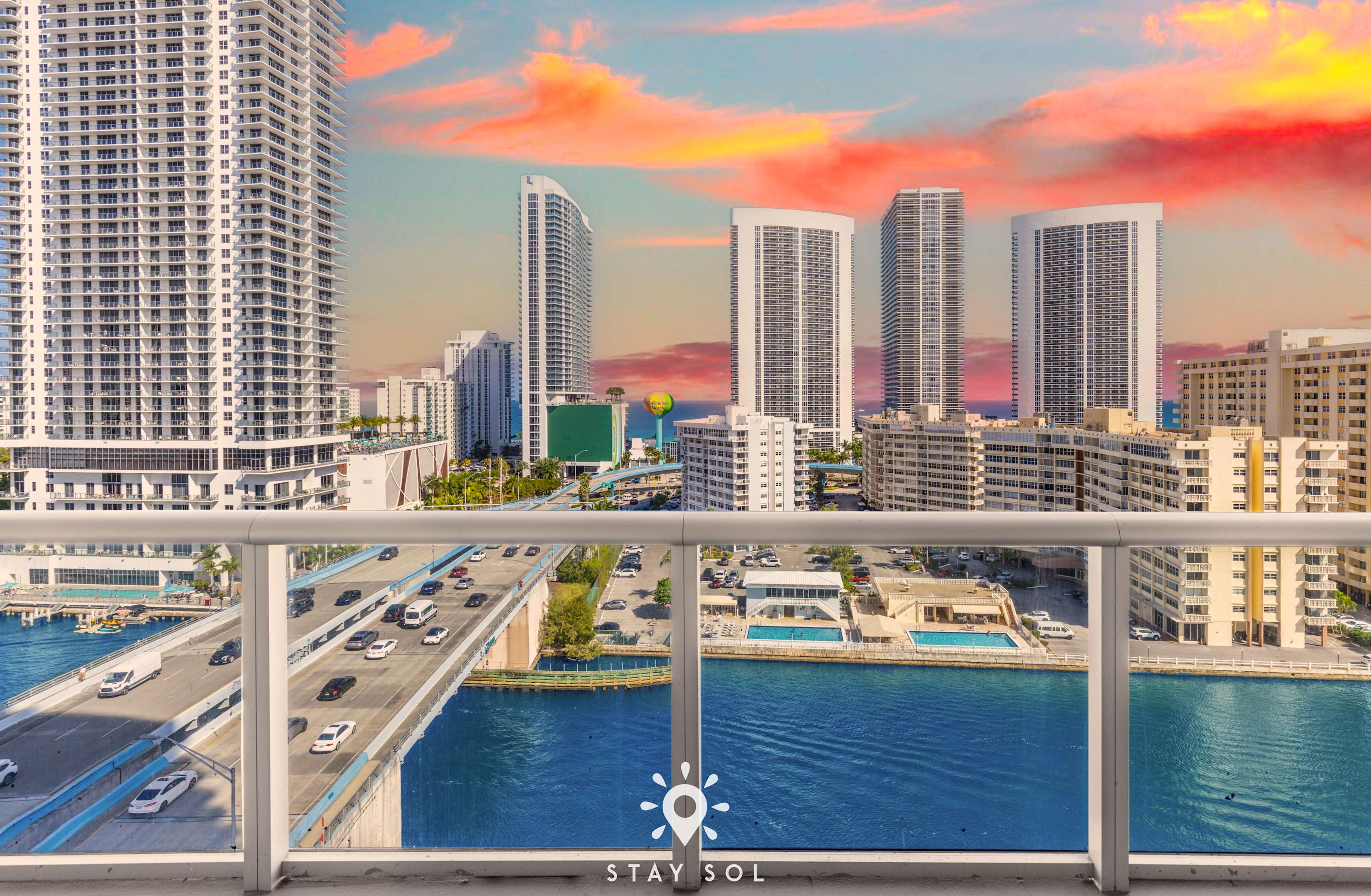 3BR Apt w/ Private Balcony - Amazing Pool