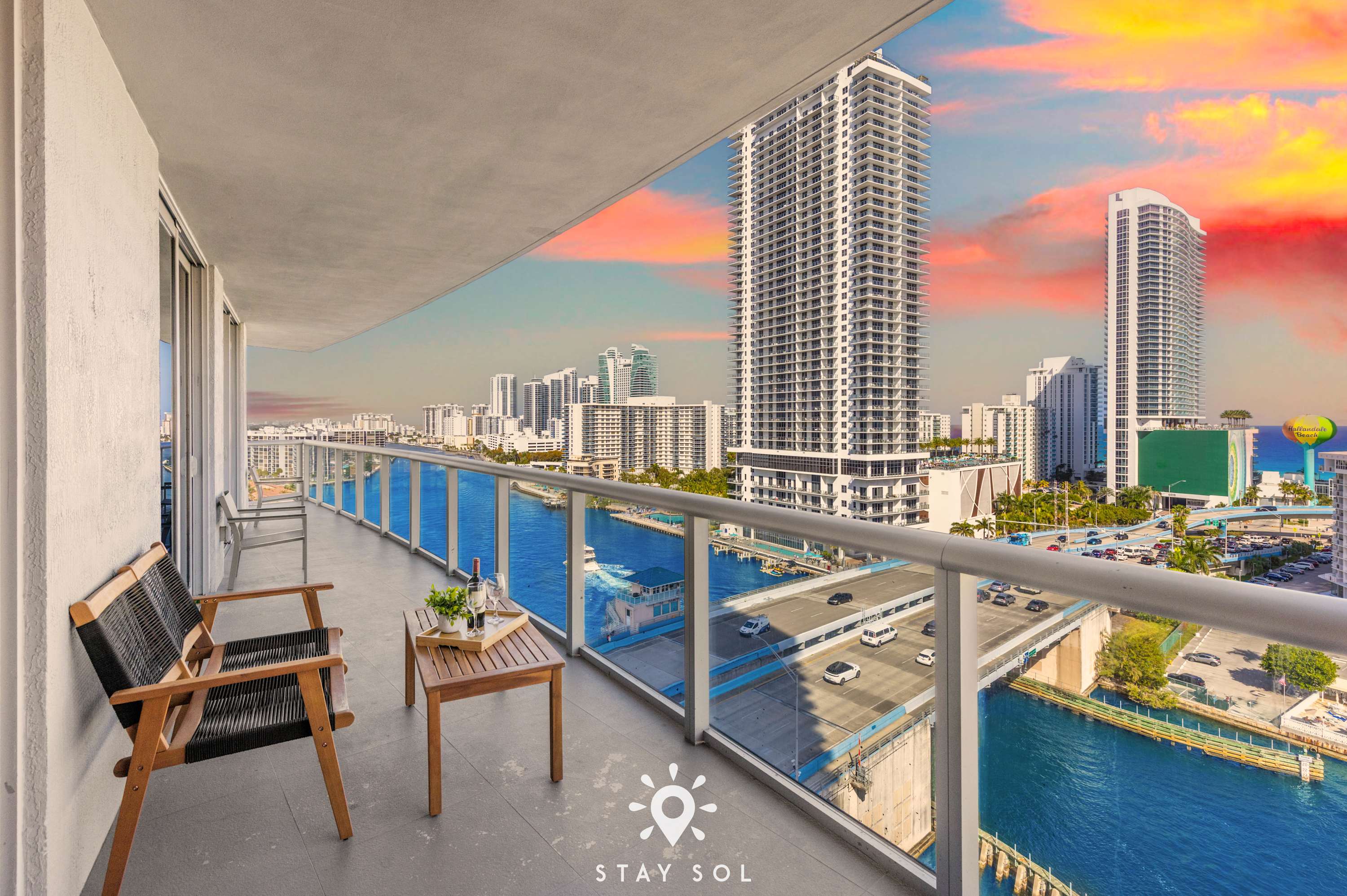 3BR Apt w/ Private Balcony - Incredible Pool