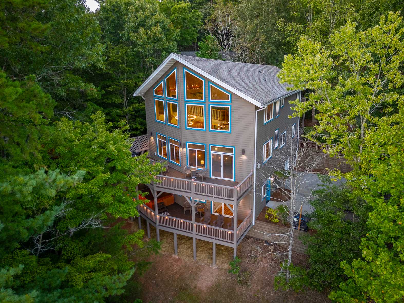 Upscale Mountain Retreat, Hot Tub & Game Room!